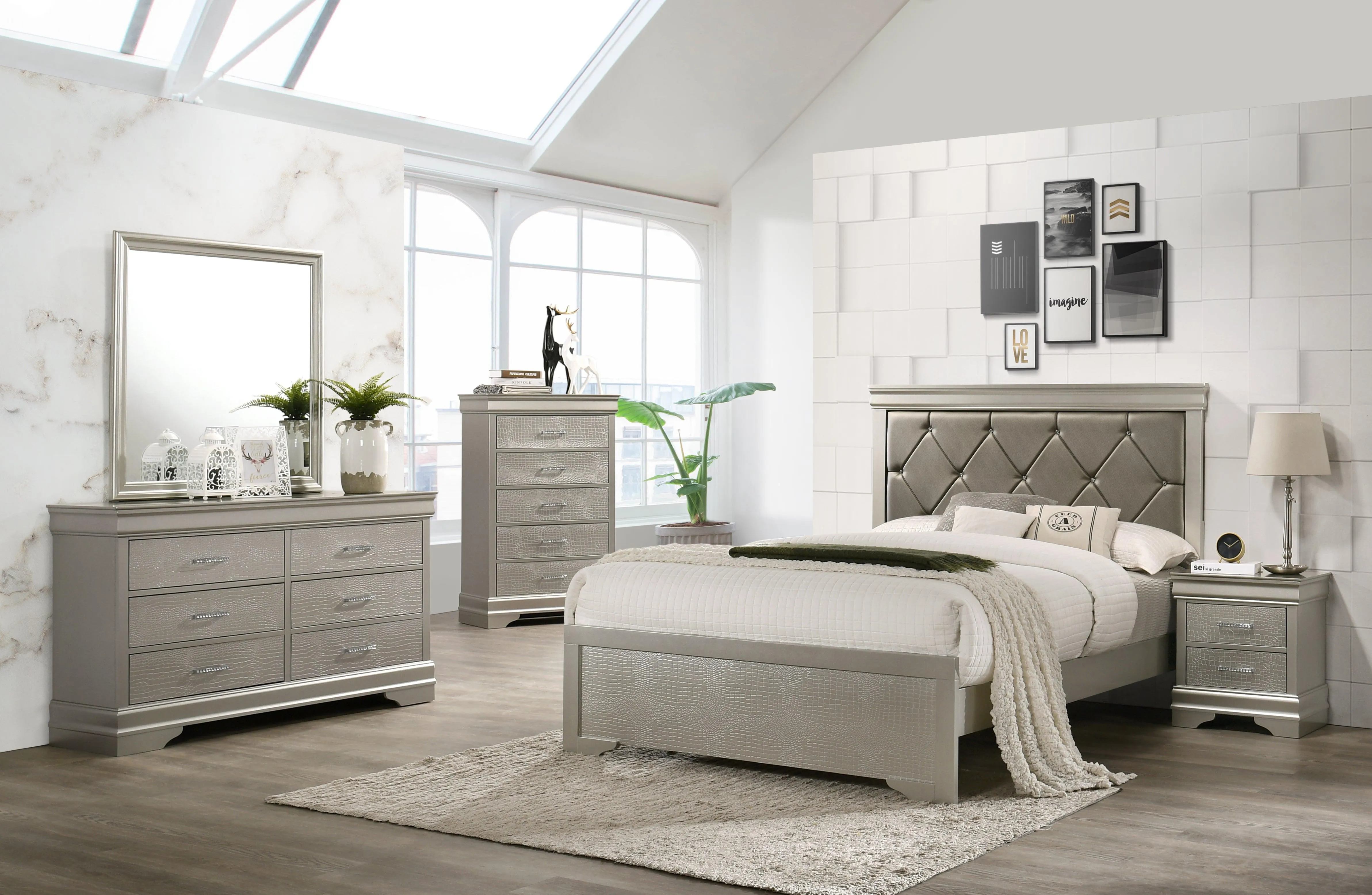 Amalia Champagne Silver Chest - Image 2
