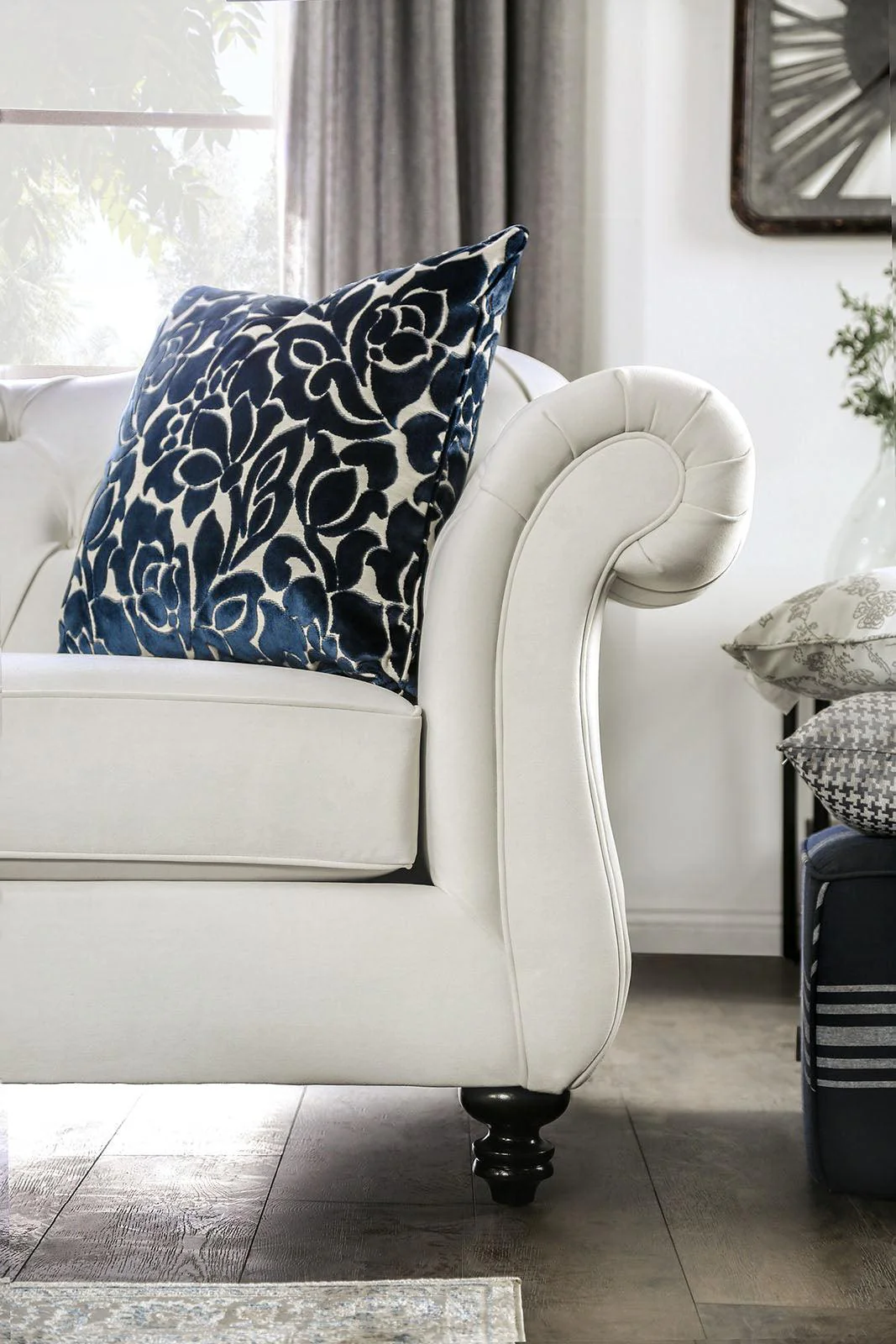 Antoinette White Loveseat - Image 4
