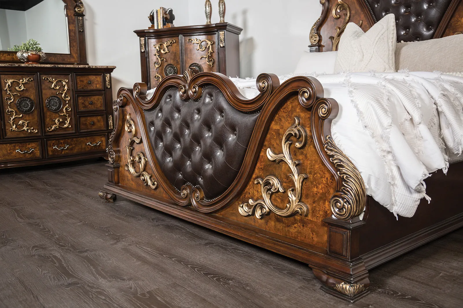 Aquilina Cherry/Oak 4-Piece Queen Bedroom Set - Image 3