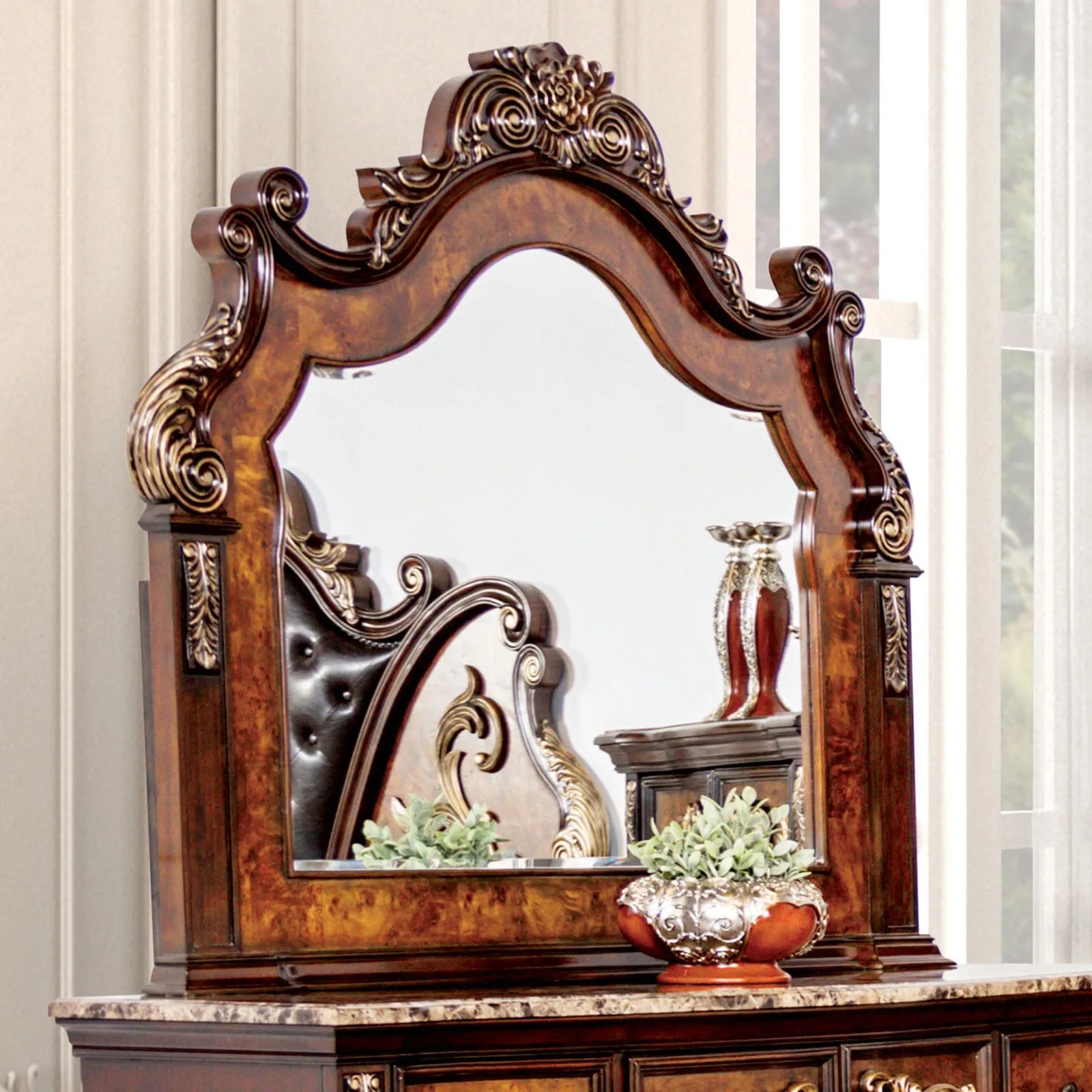 Aquilina Cherry/Oak 4-Piece Queen Bedroom Set - Image 4