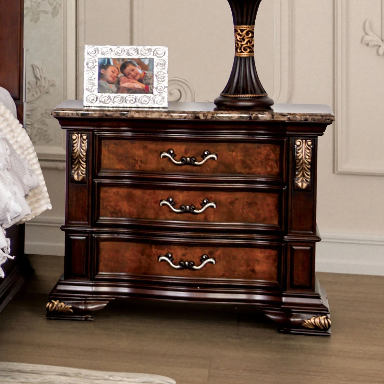 Aquilina Cherry/Oak 4-Piece Queen Bedroom Set - Image 7