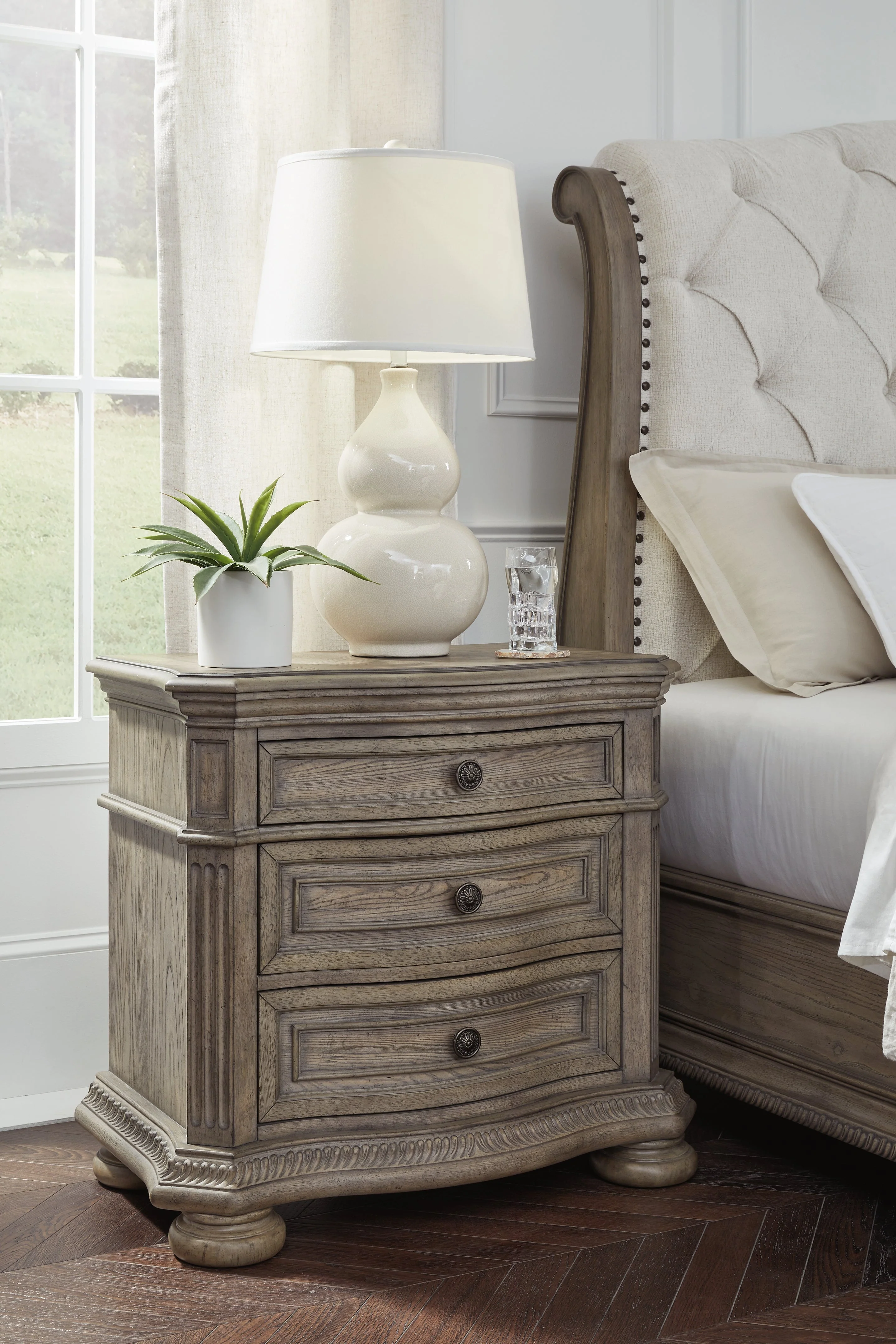 Ardenfield Light Brown King Sleigh Bedroom Set with Dresser, Mirror and Nightstand - Image 15