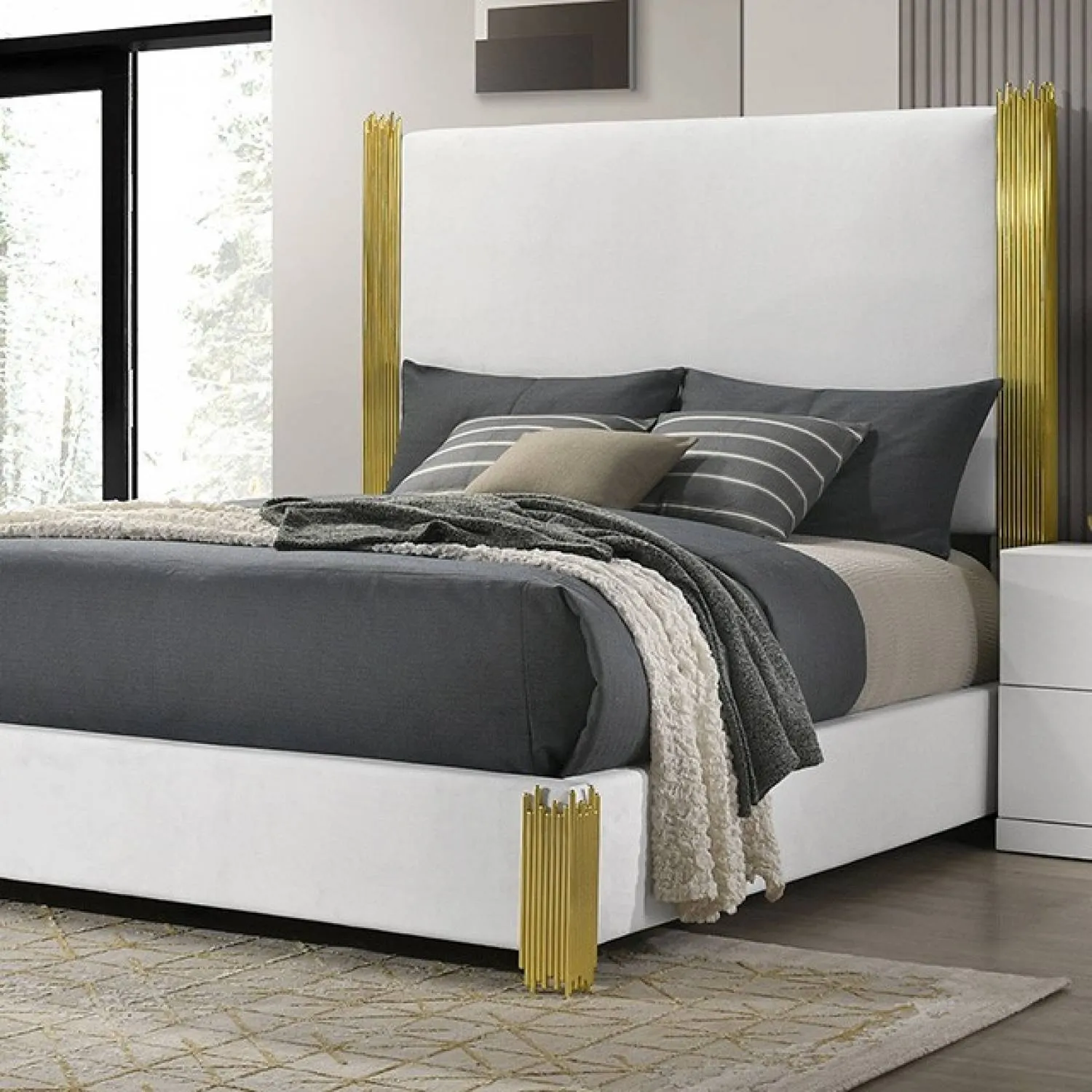 Basildon White/Gold 4-Piece Queen Bedroom Set - Image 2