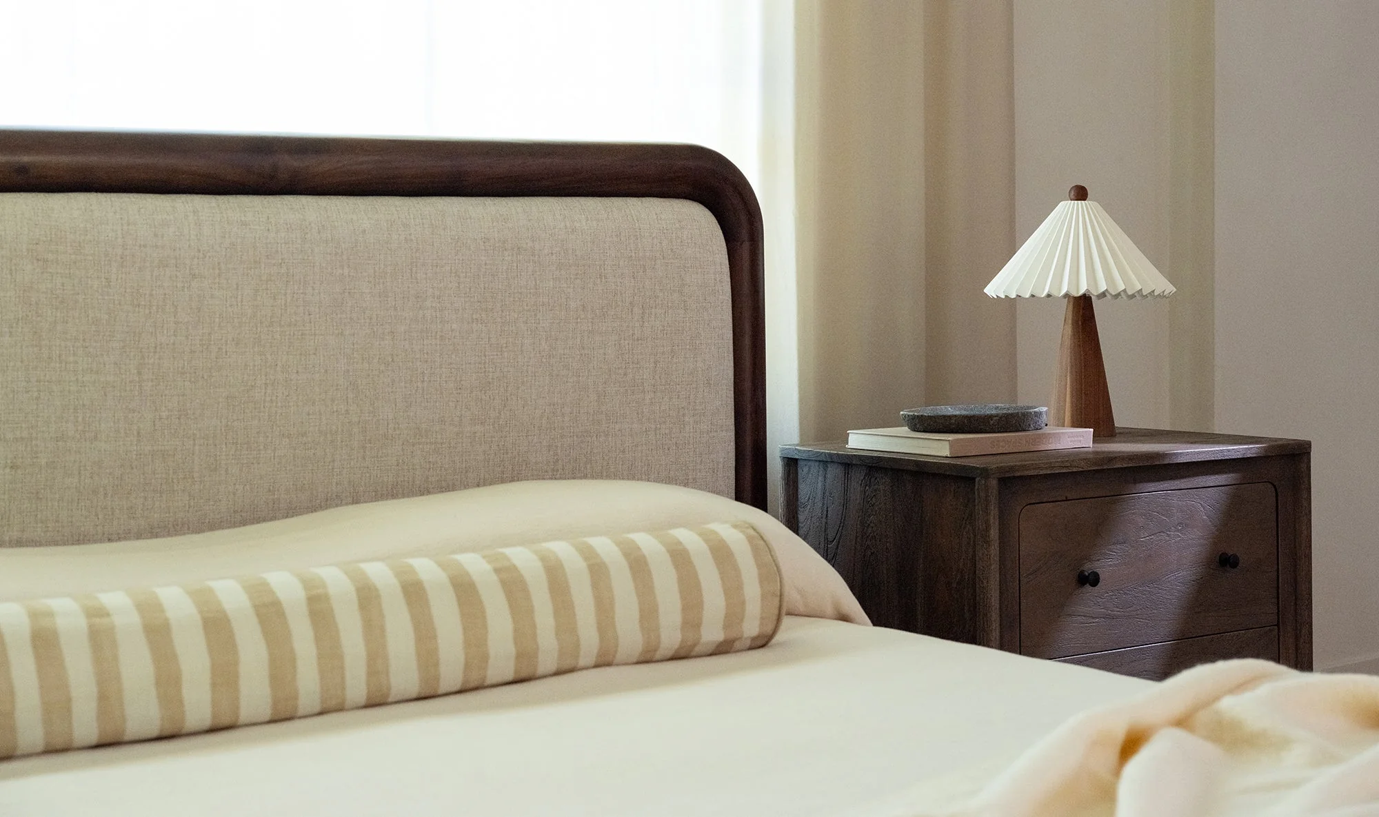 Bower Queen Bed Brown - Image 4