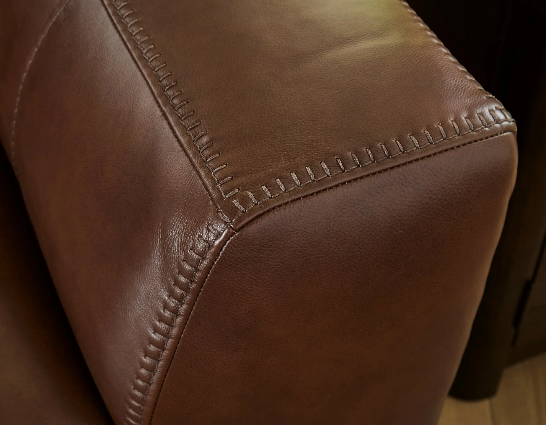 Brogliano Canyon Leather Loveseat - Image 5