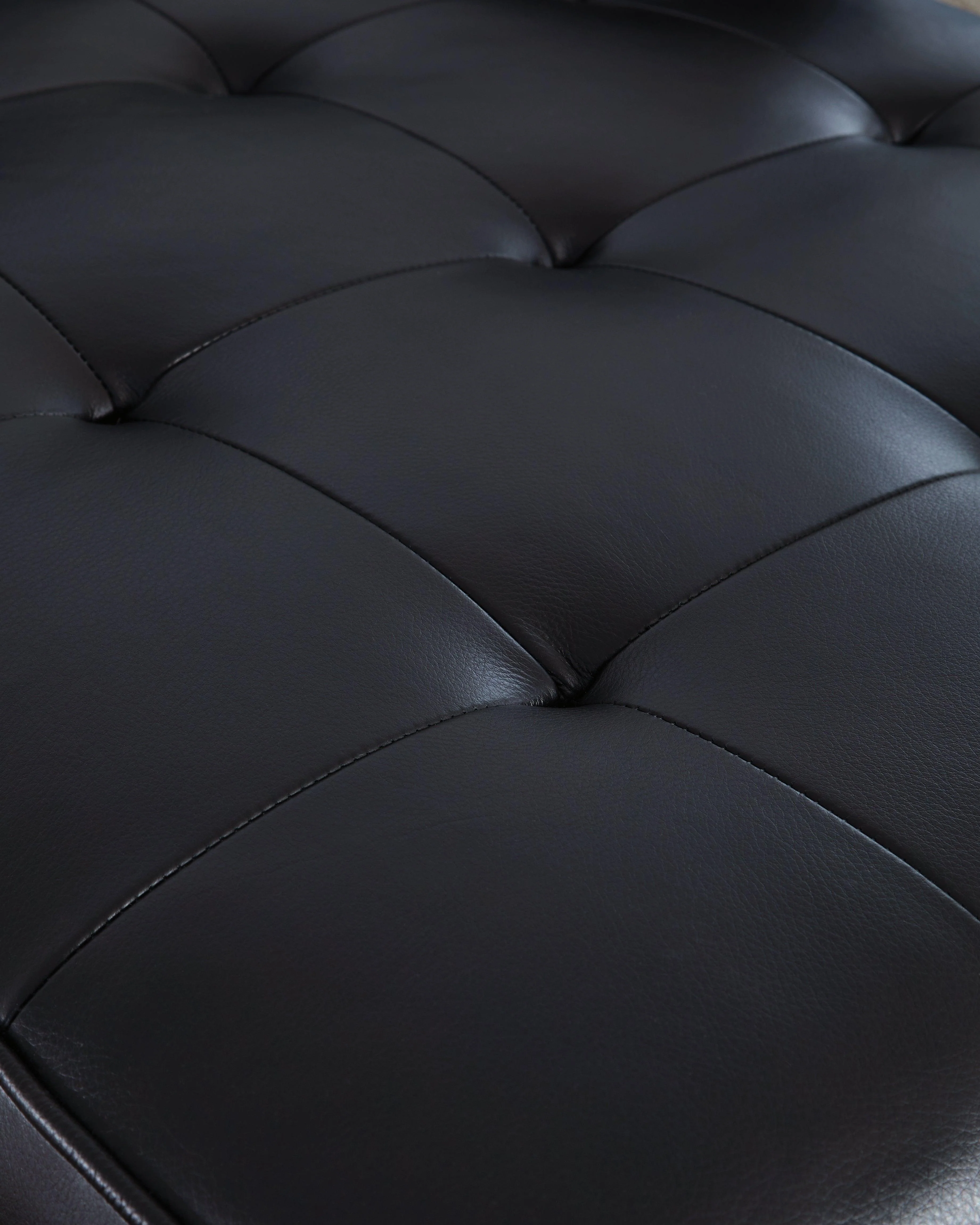 Bryceview Onyx Leather Sofa and Loveseat - Image 3