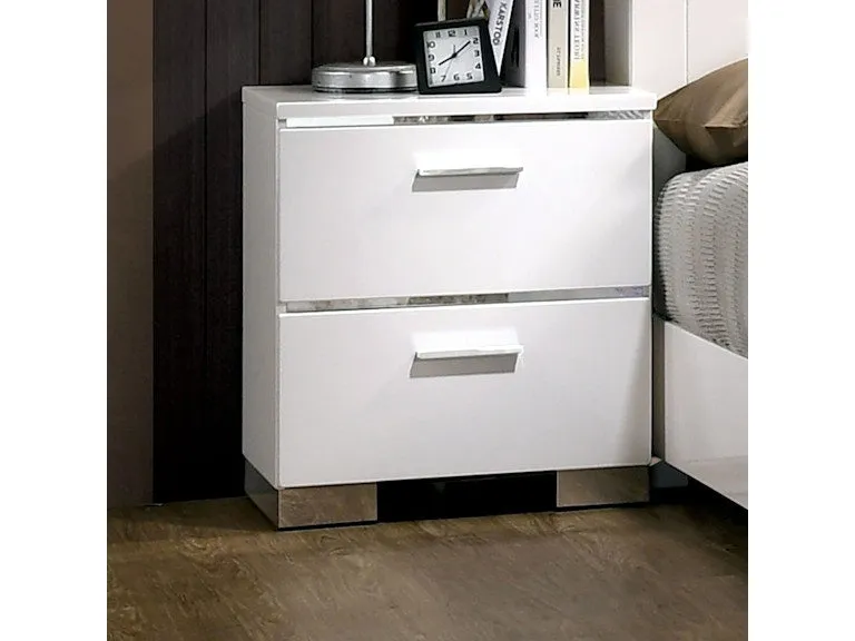 Carlie White Chrome 4-Piece Queen Bedroom Set - Image 3