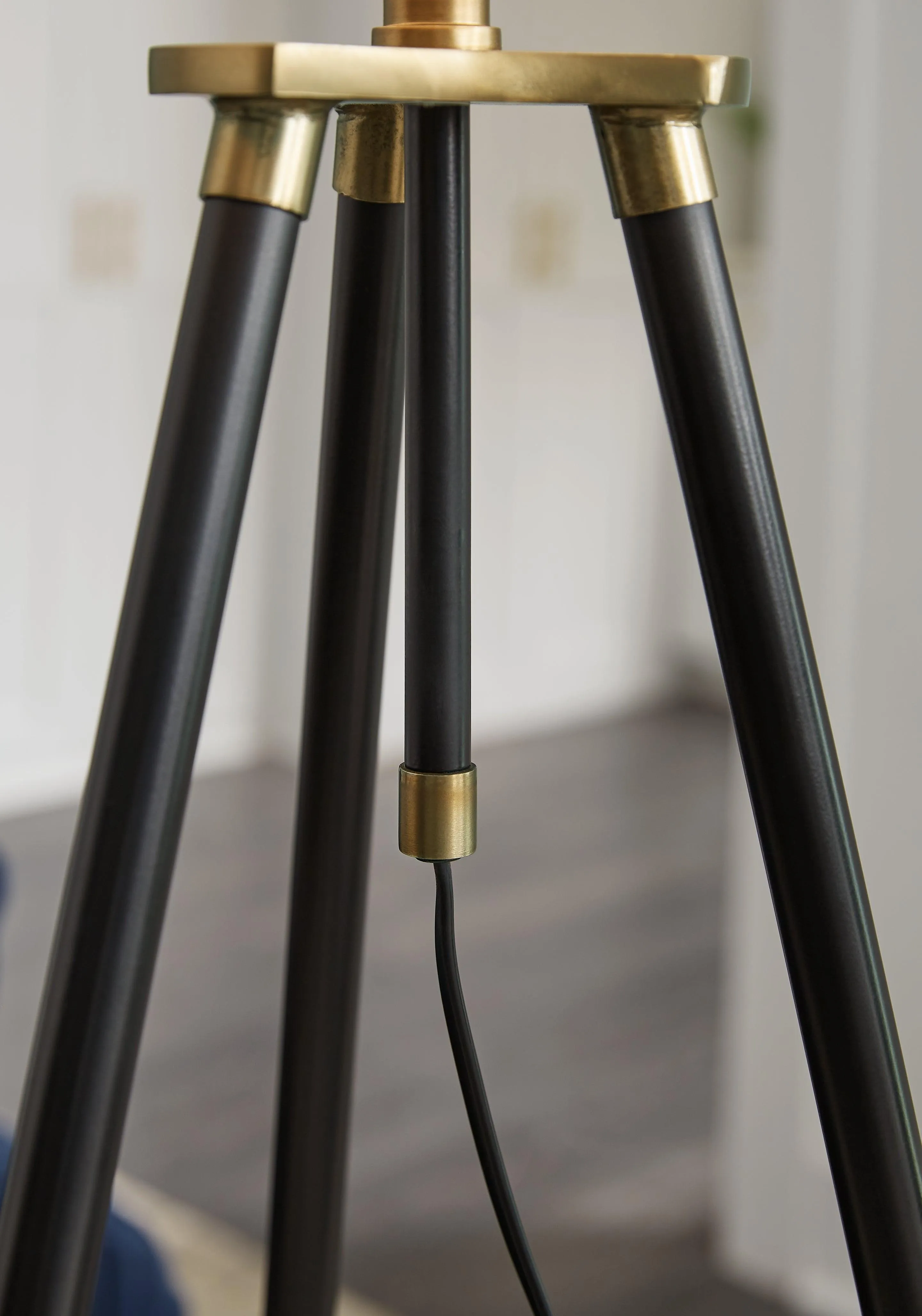 Cashner Black/Gold Finish Floor Lamp - Image 4