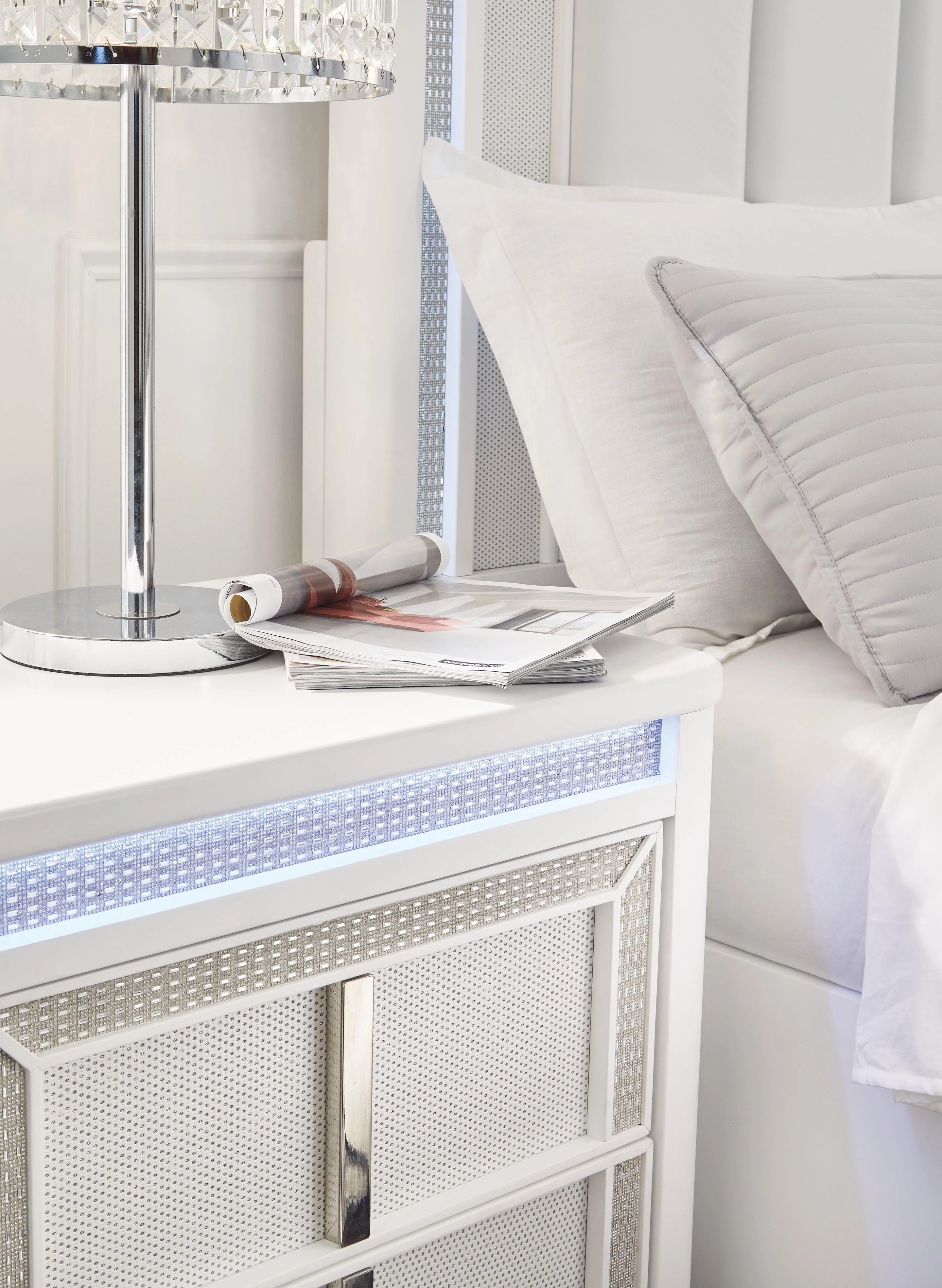Chalanna White Nightstand - Image 5