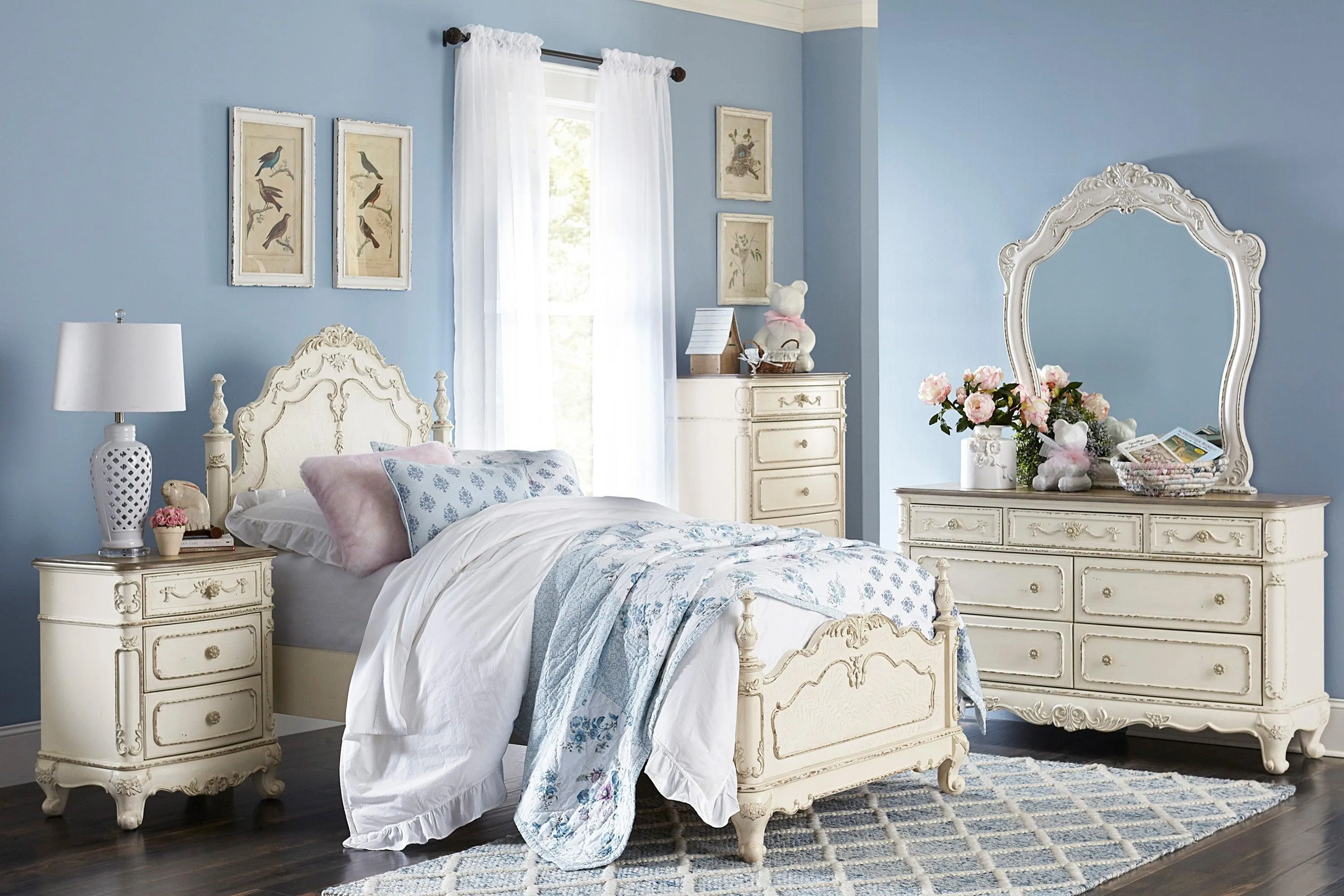 Cinderella Antique White Full Poster Bed - Image 2