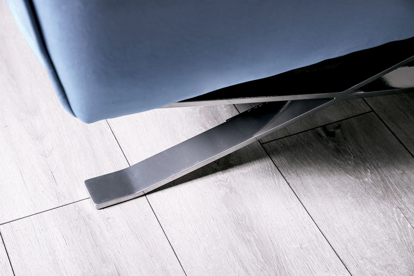 Civellutino Light Blue Loveseat - Image 3
