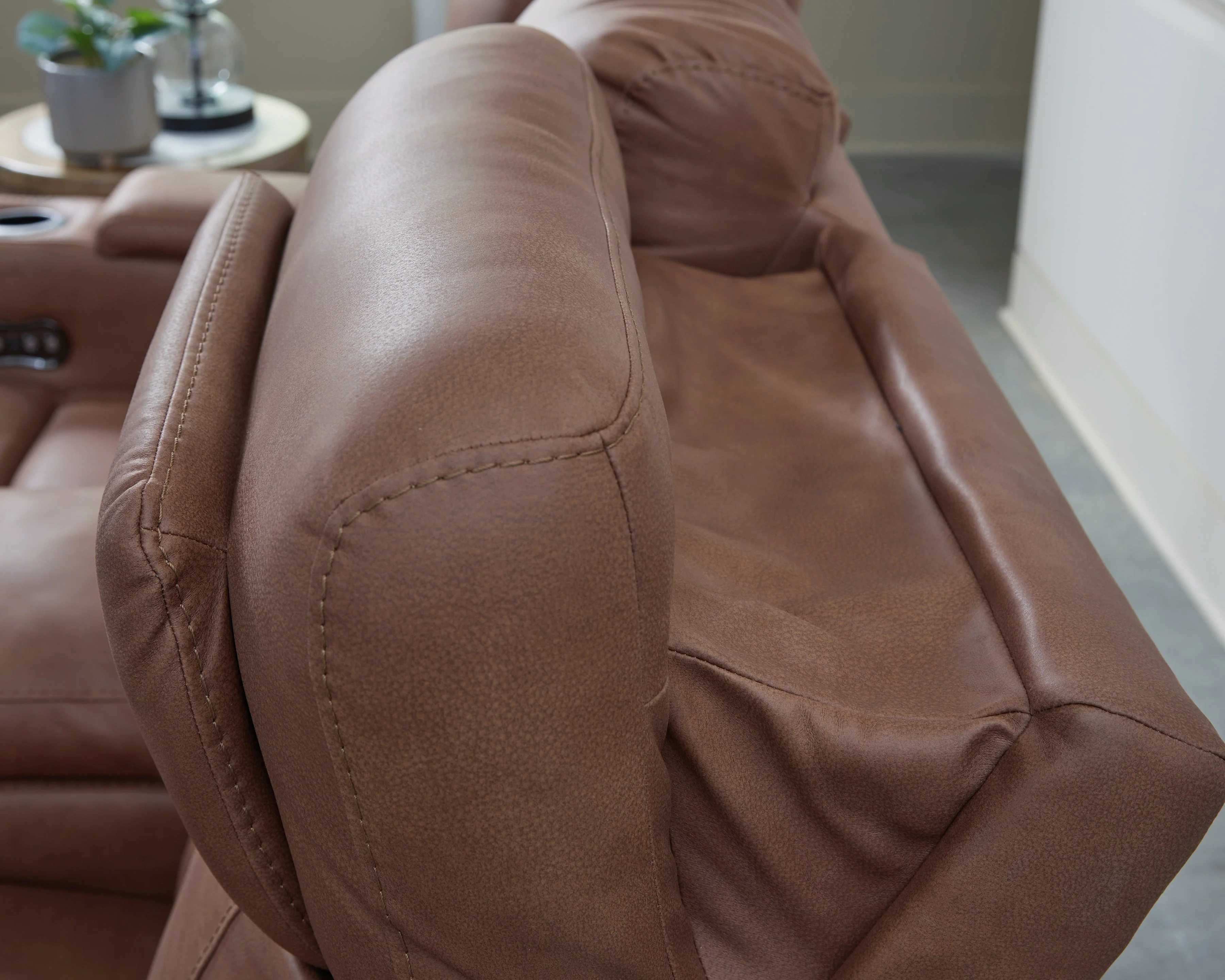 Clean-Slate Caramel Power Reclining Loveseat with Console - Image 8