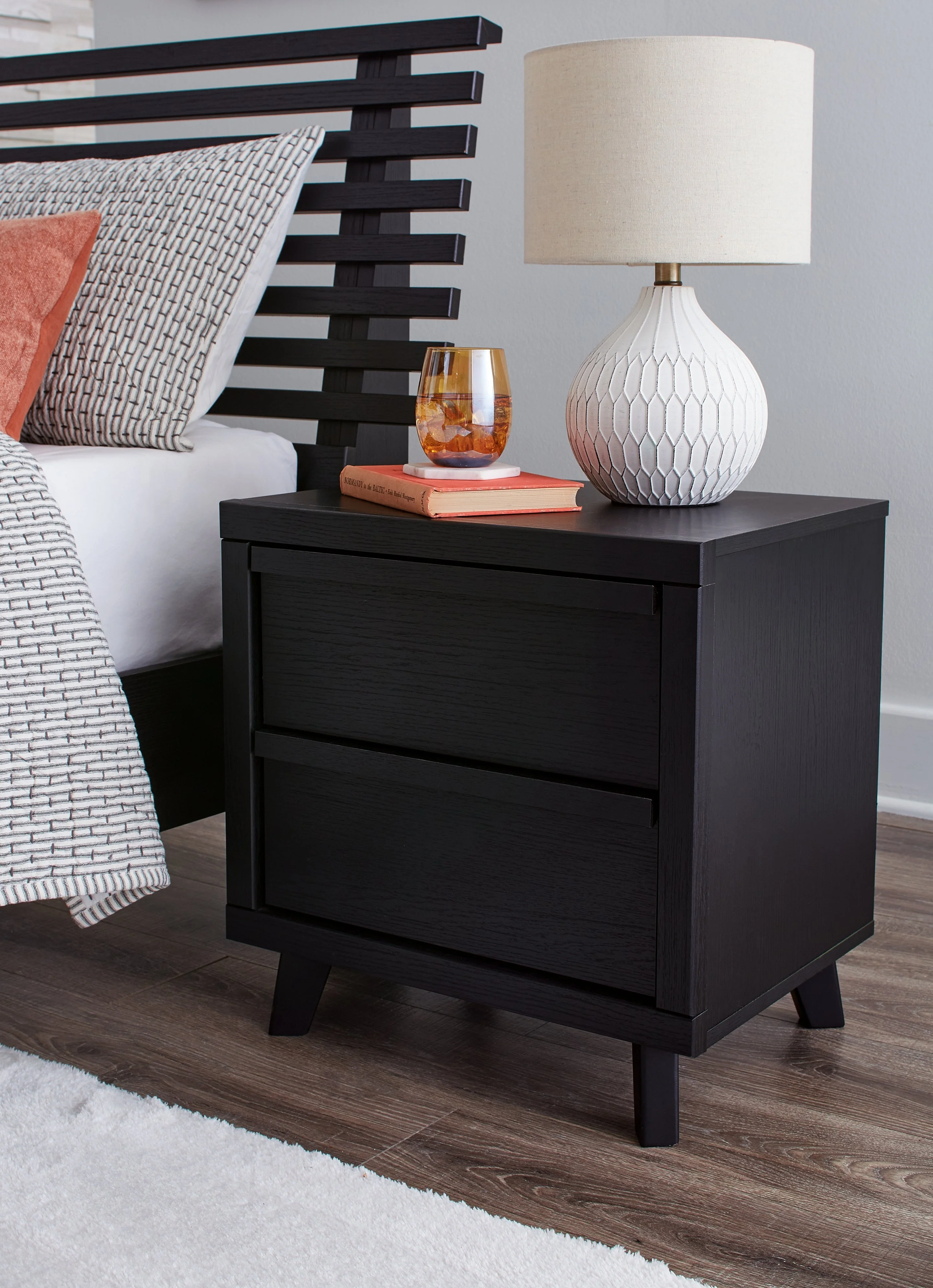Danziar Black Platform Framed Bedroom Set - Image 15