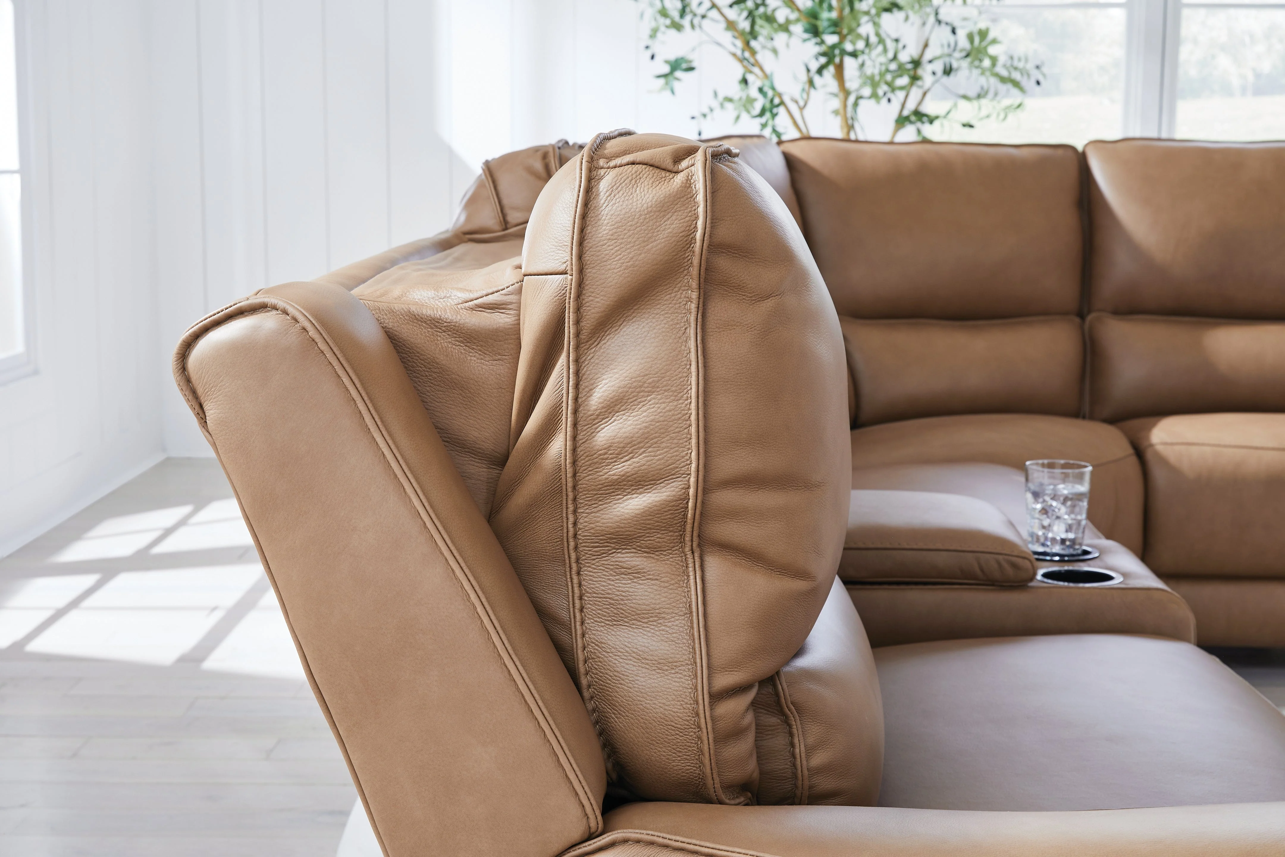 Deepwakes Caramel 6-Piece Reclining Sectional with Storage Console - Image 5
