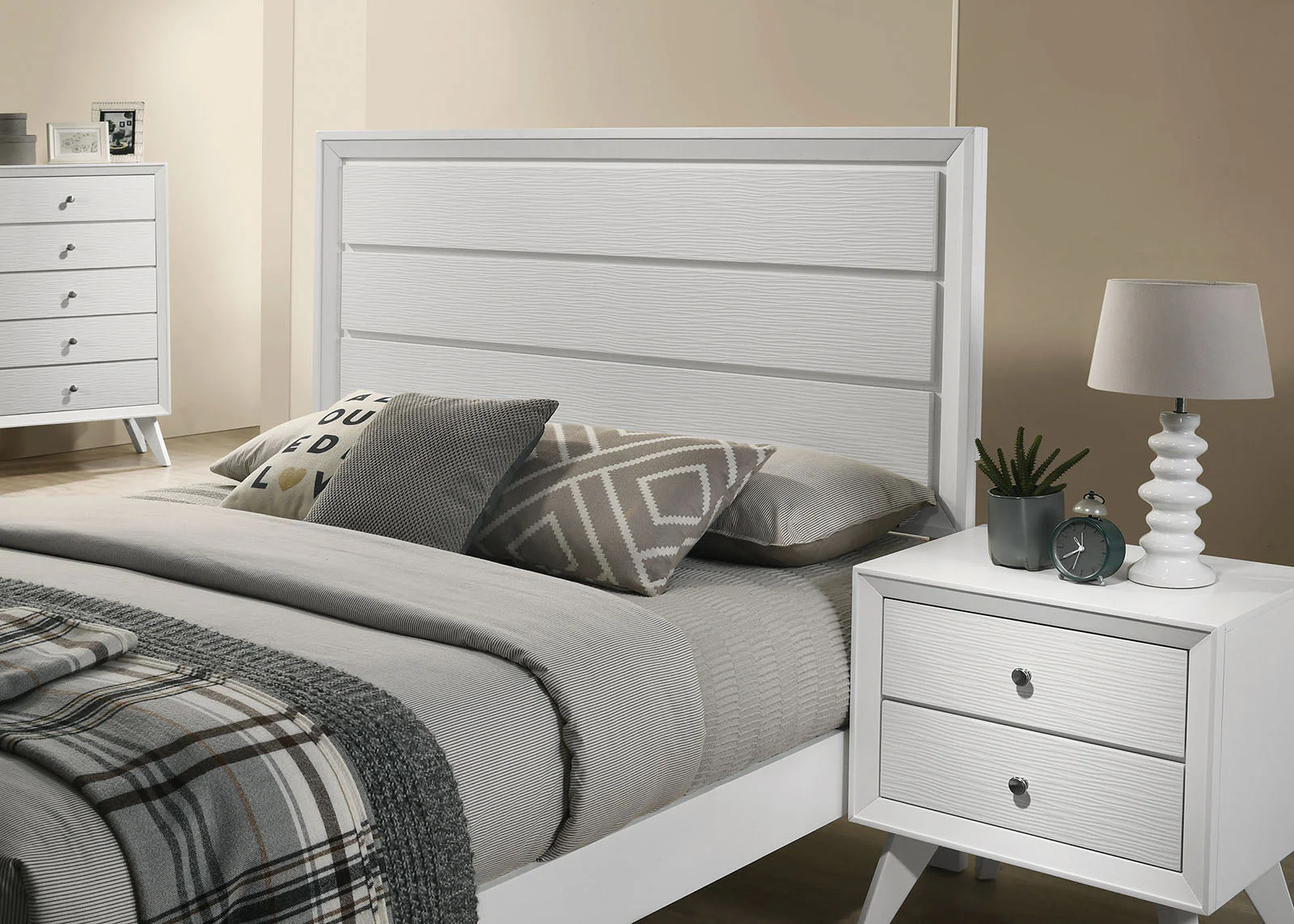Dortmund White California King Bed - Image 4