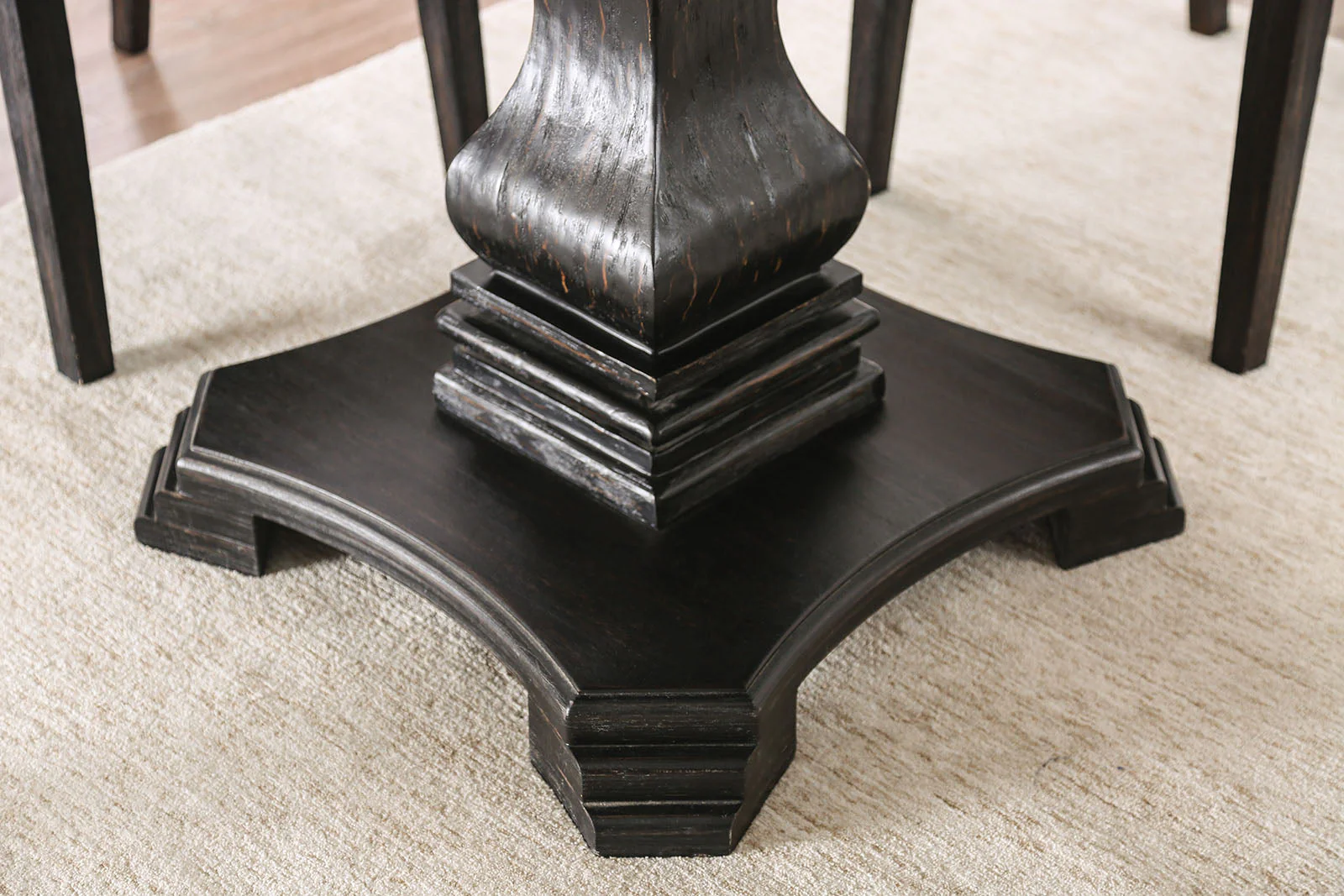 Elfredo White/Antique Black Round Table - Image 5