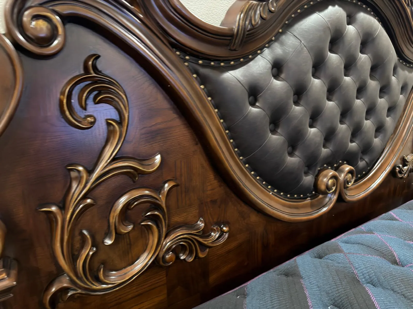Esparanza Brown Cherry 4-Piece Queen Bedroom Set - Image 13
