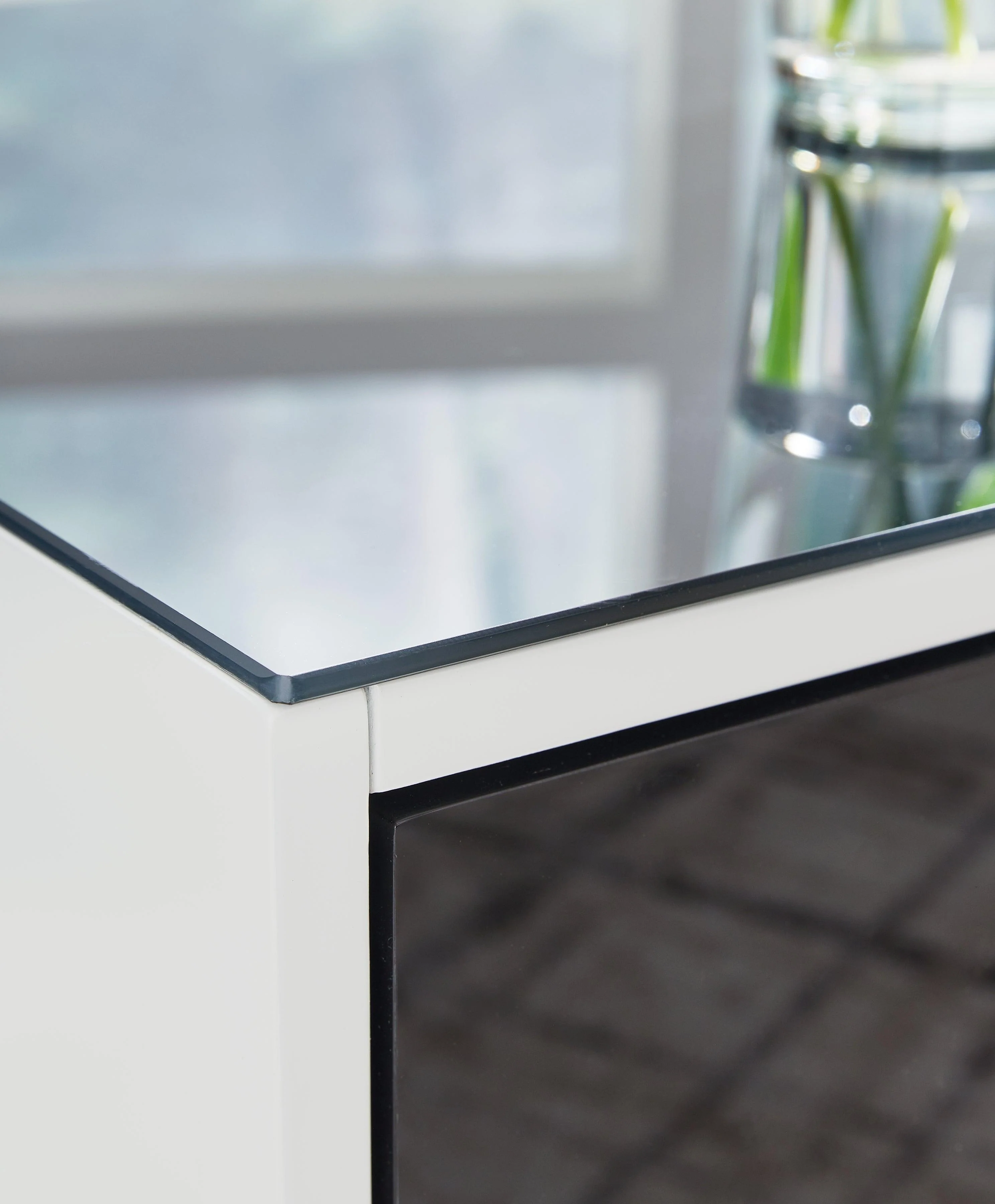 Gardoni White/Black End Table - Image 7