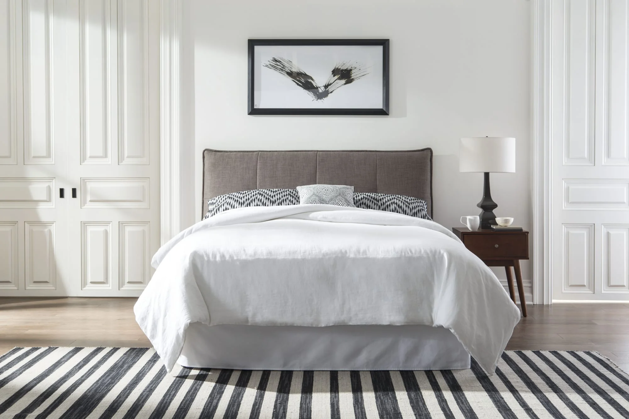 Geneva - Adona Dolphin California King Upholstered Platform Bed - Image 3