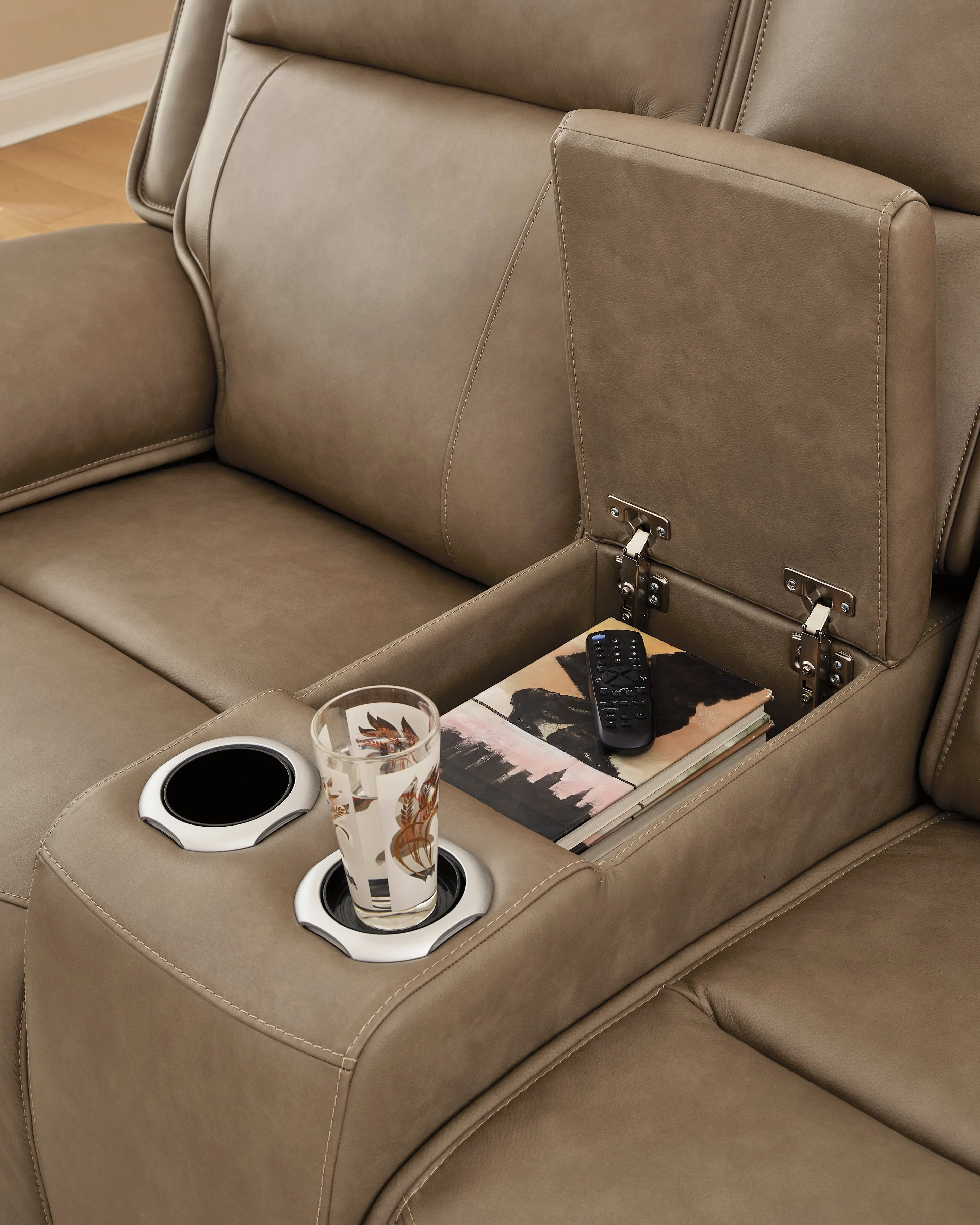 Glencroft Sahara Power Reclining Loveseat with Console - Image 6