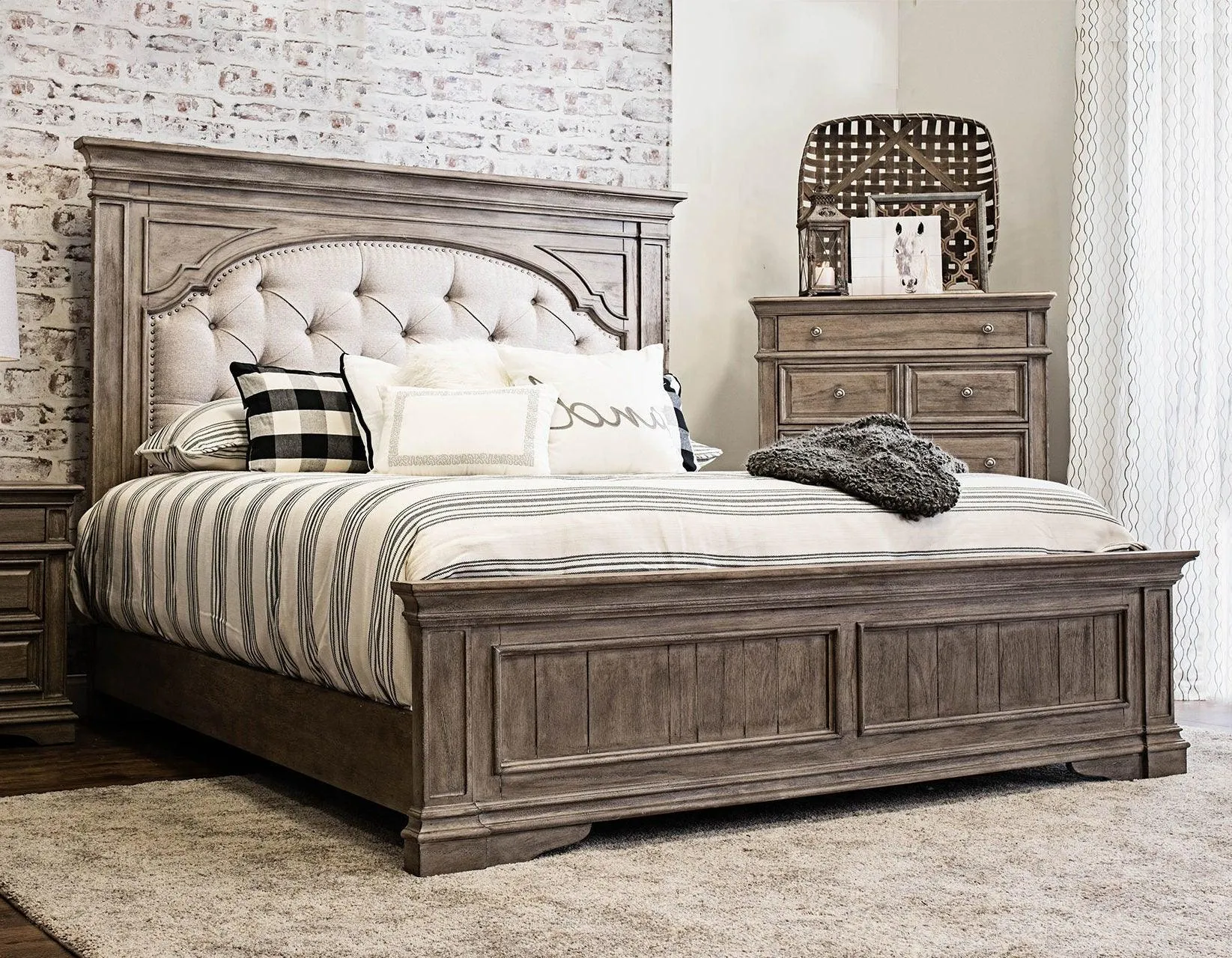 Highland Park Tan 4-Piece Queen Bedroom Set - Image 7