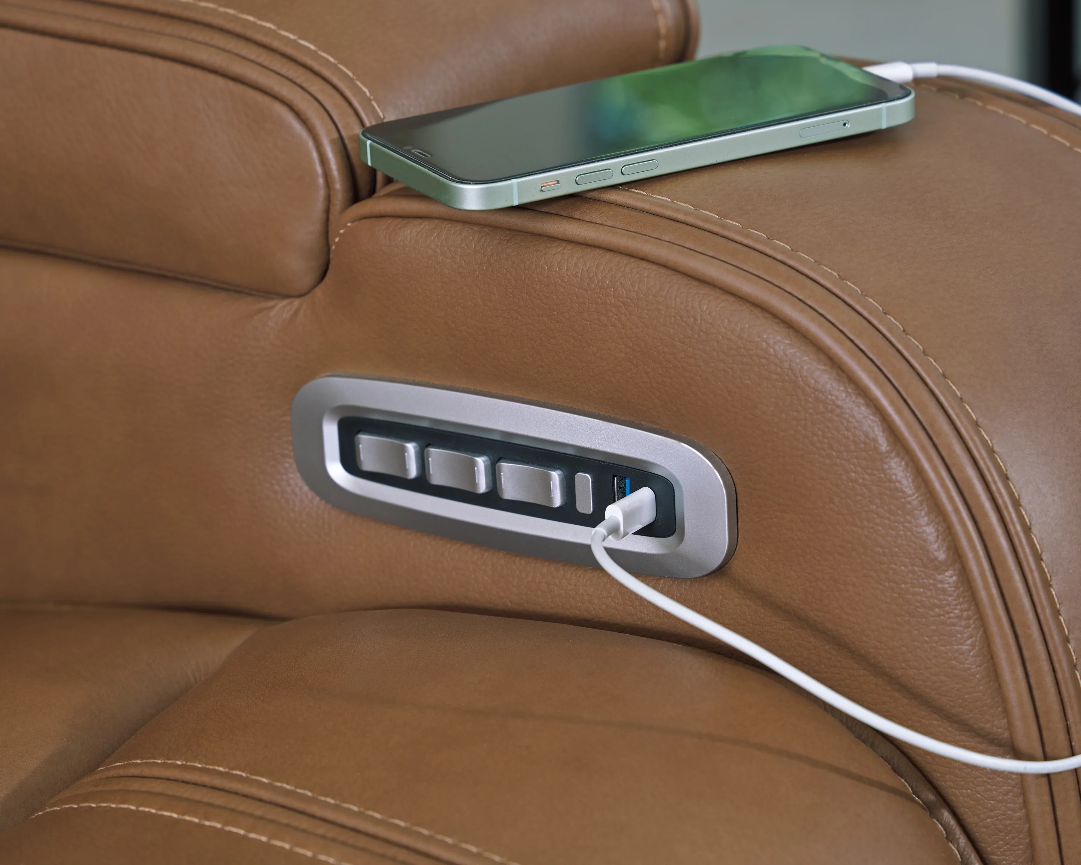 Knightington Caramel Power Recliner w/Audio Seating - Image 6