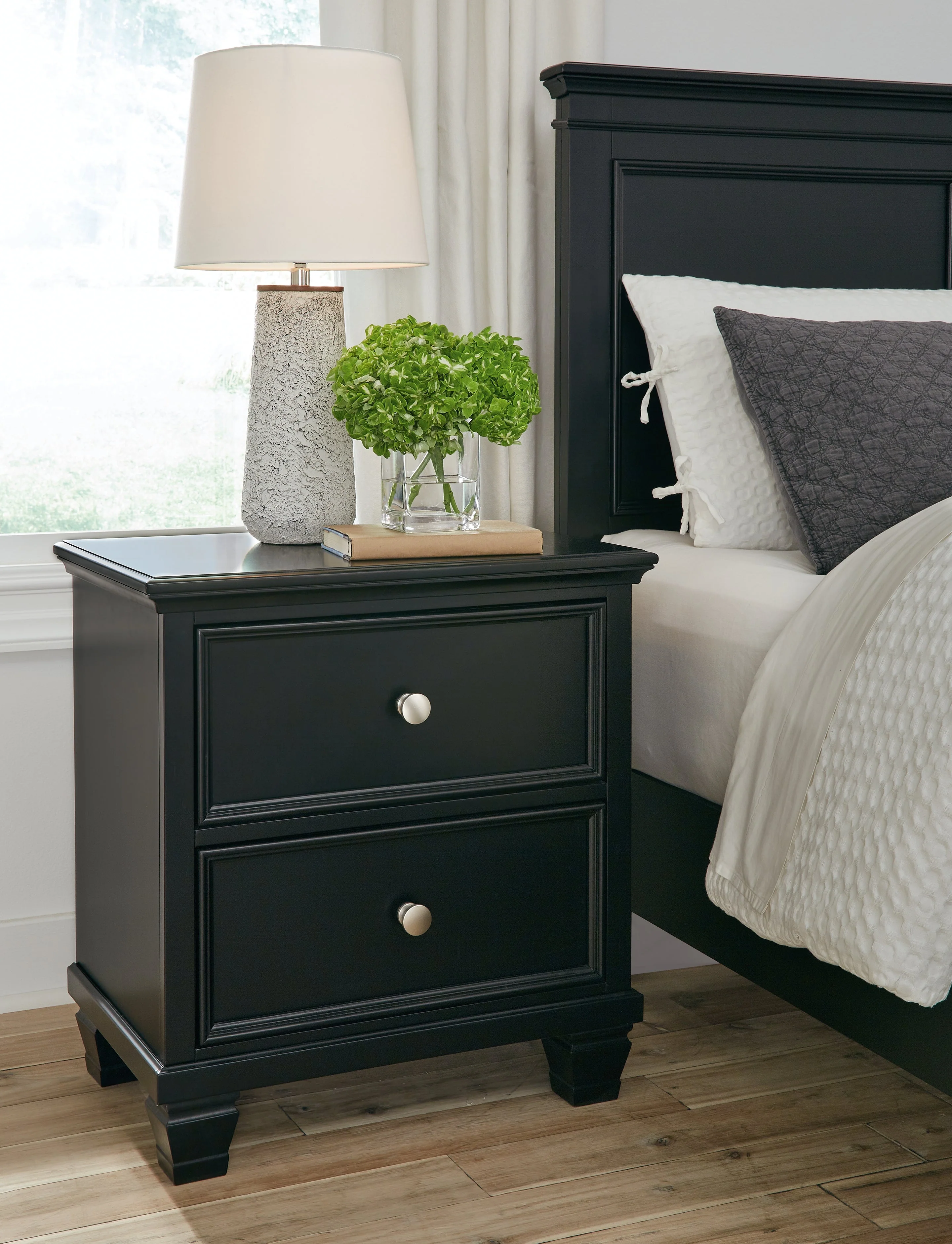 Lanolee Black Panel Bedroom Set - Image 21