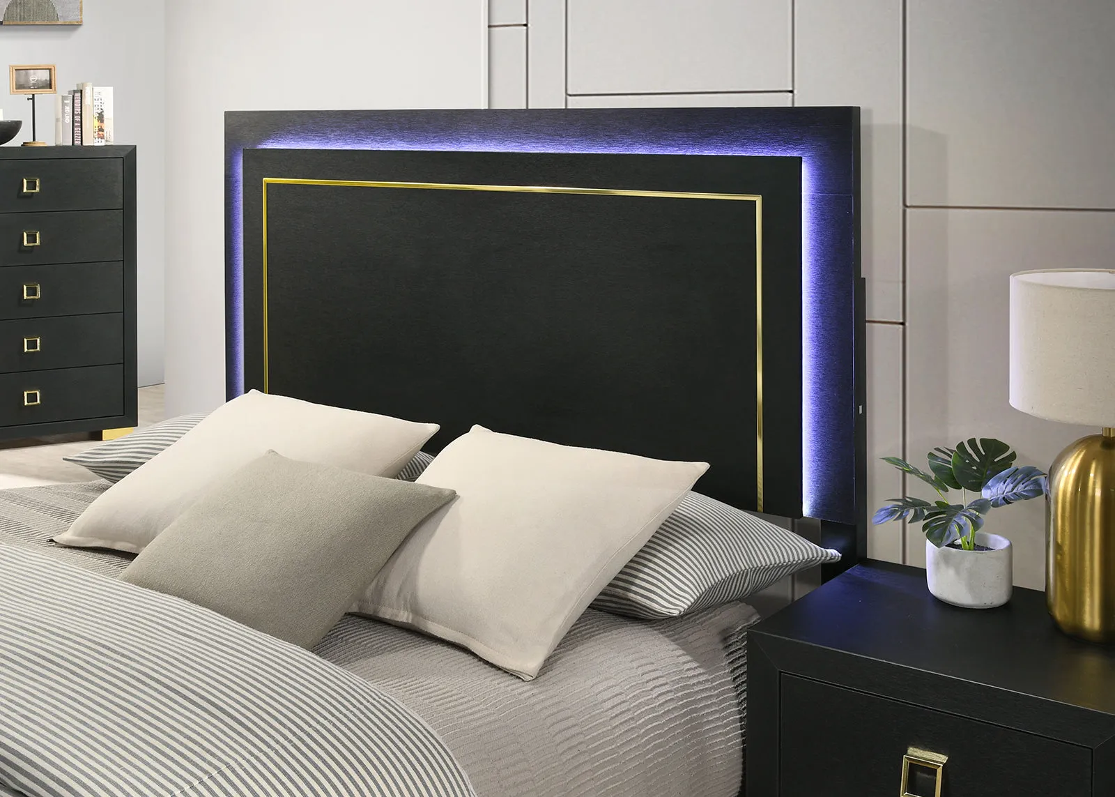 Latimer Black Full Bed - Image 3