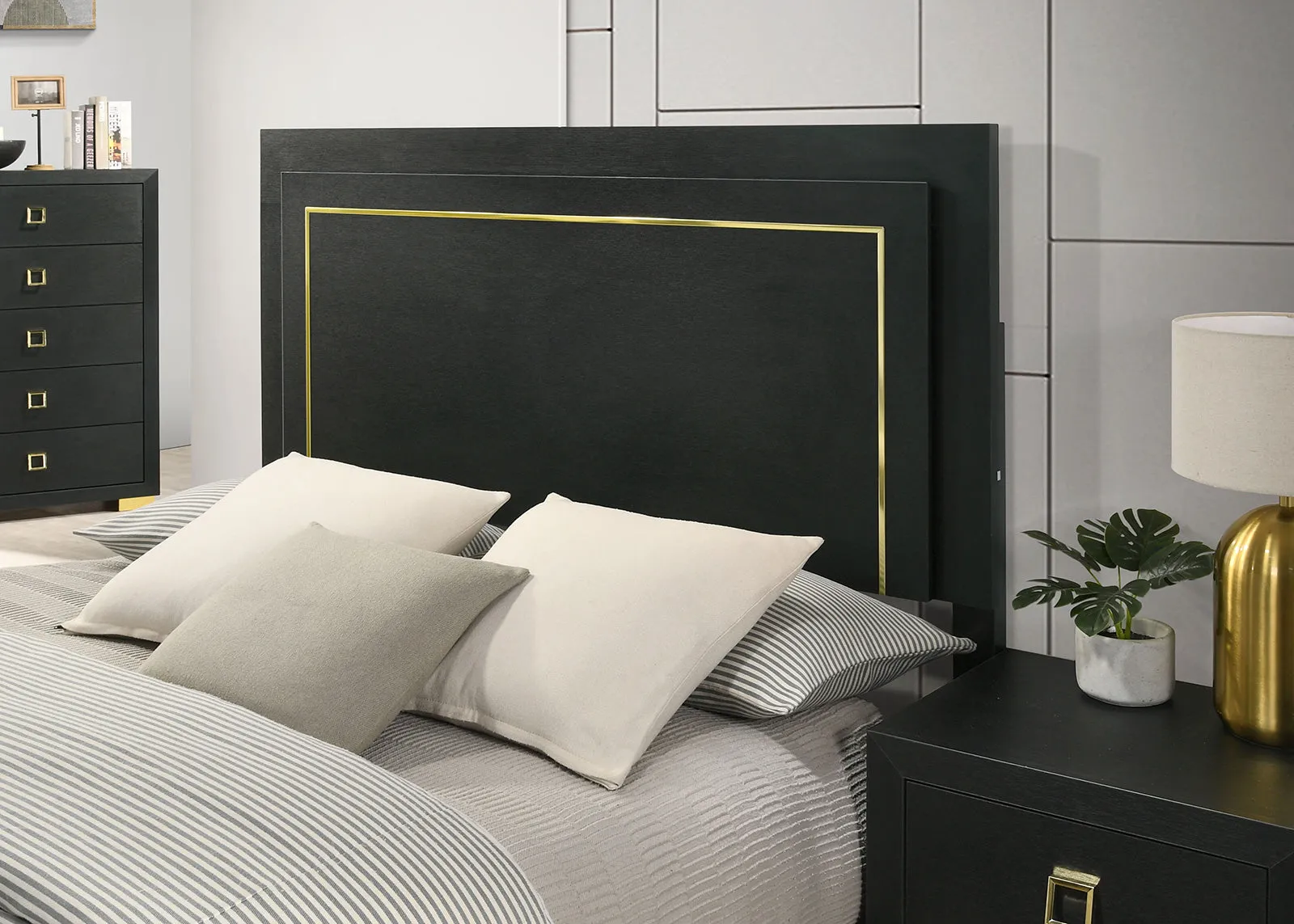 Latimer Black Full Bed - Image 4
