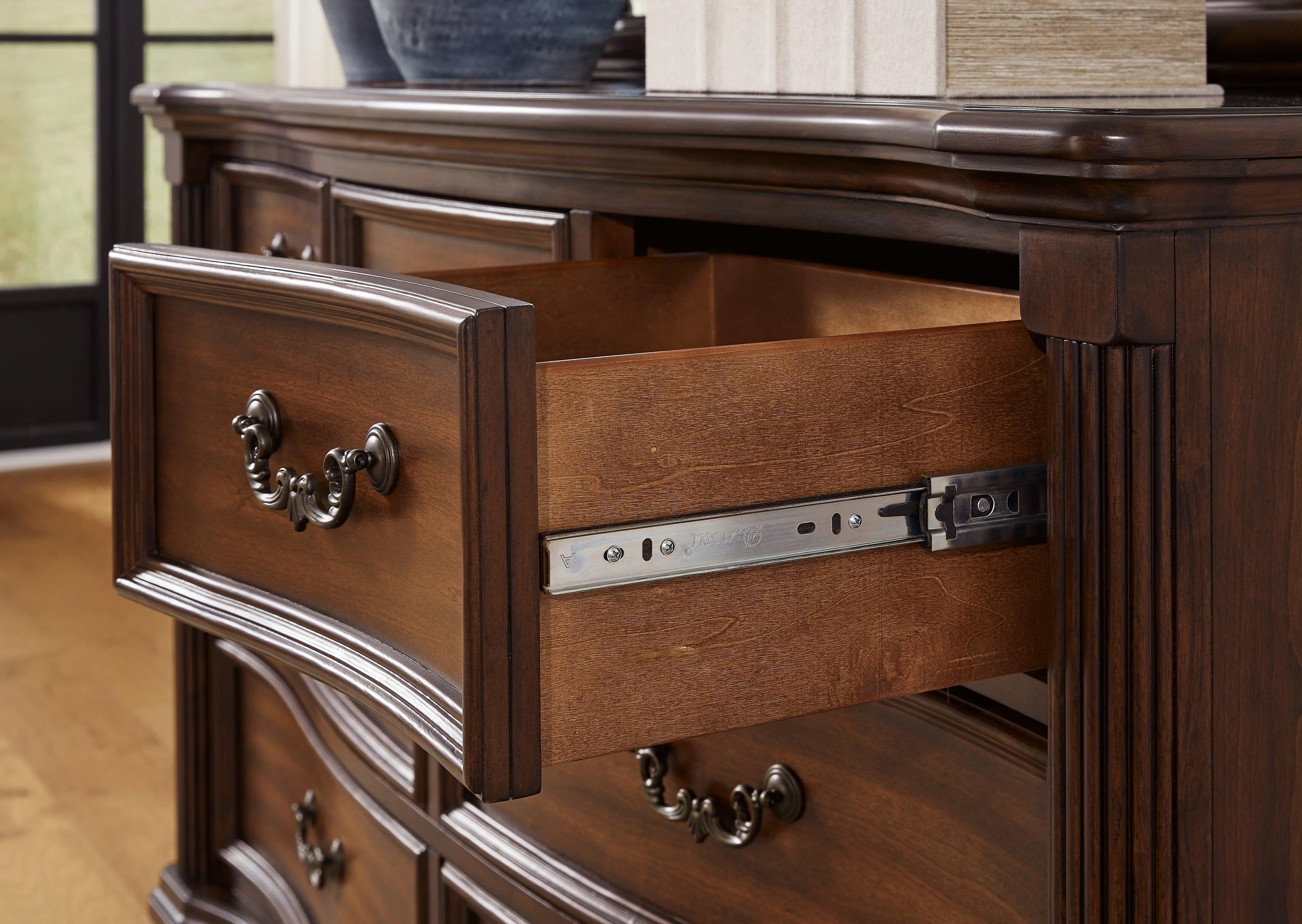 Lavinton Brown Dresser - Image 7