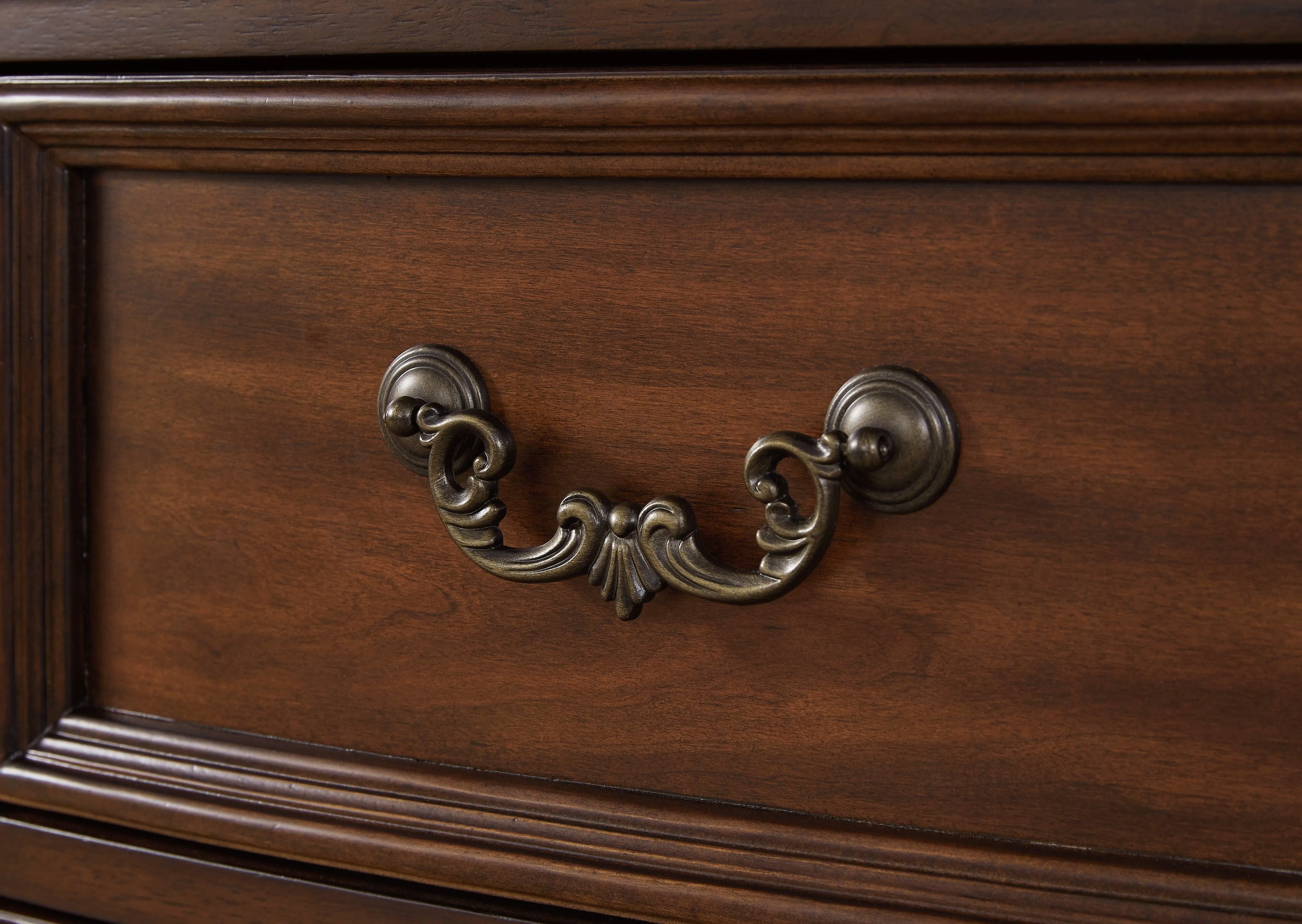 Lavinton Brown Dresser - Image 8