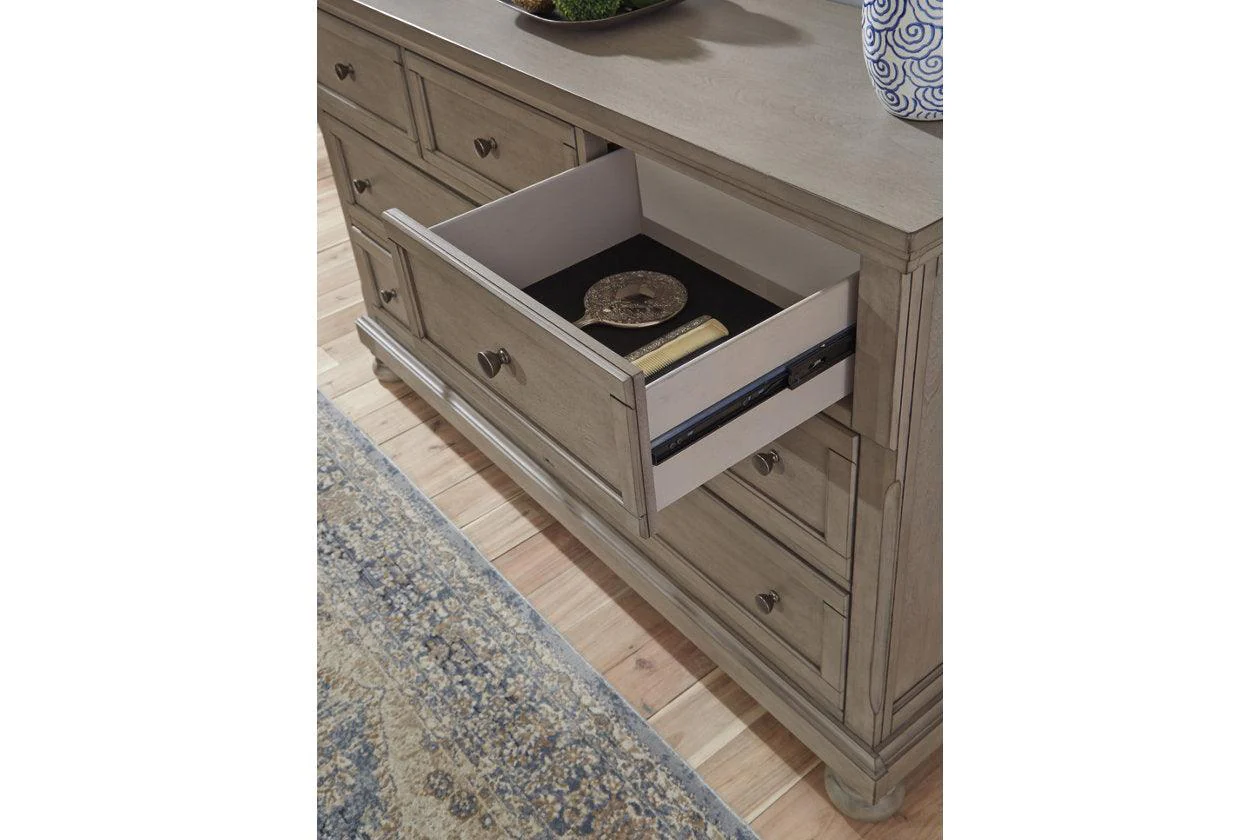 Lettner Light Gray Dresser - Image 4