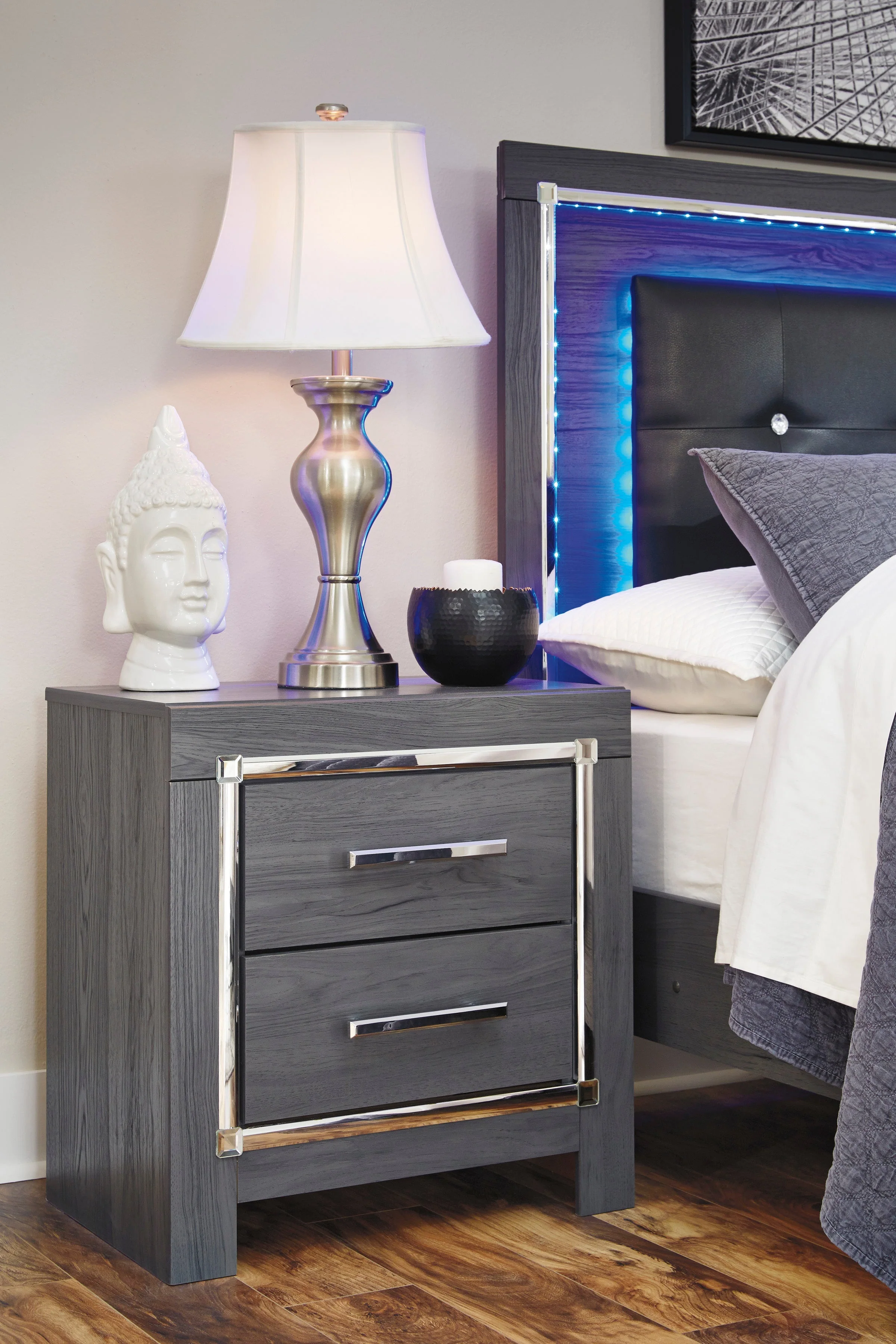 Lodanna Gray LED Upholstered Panel Bedroom Set - Image 5