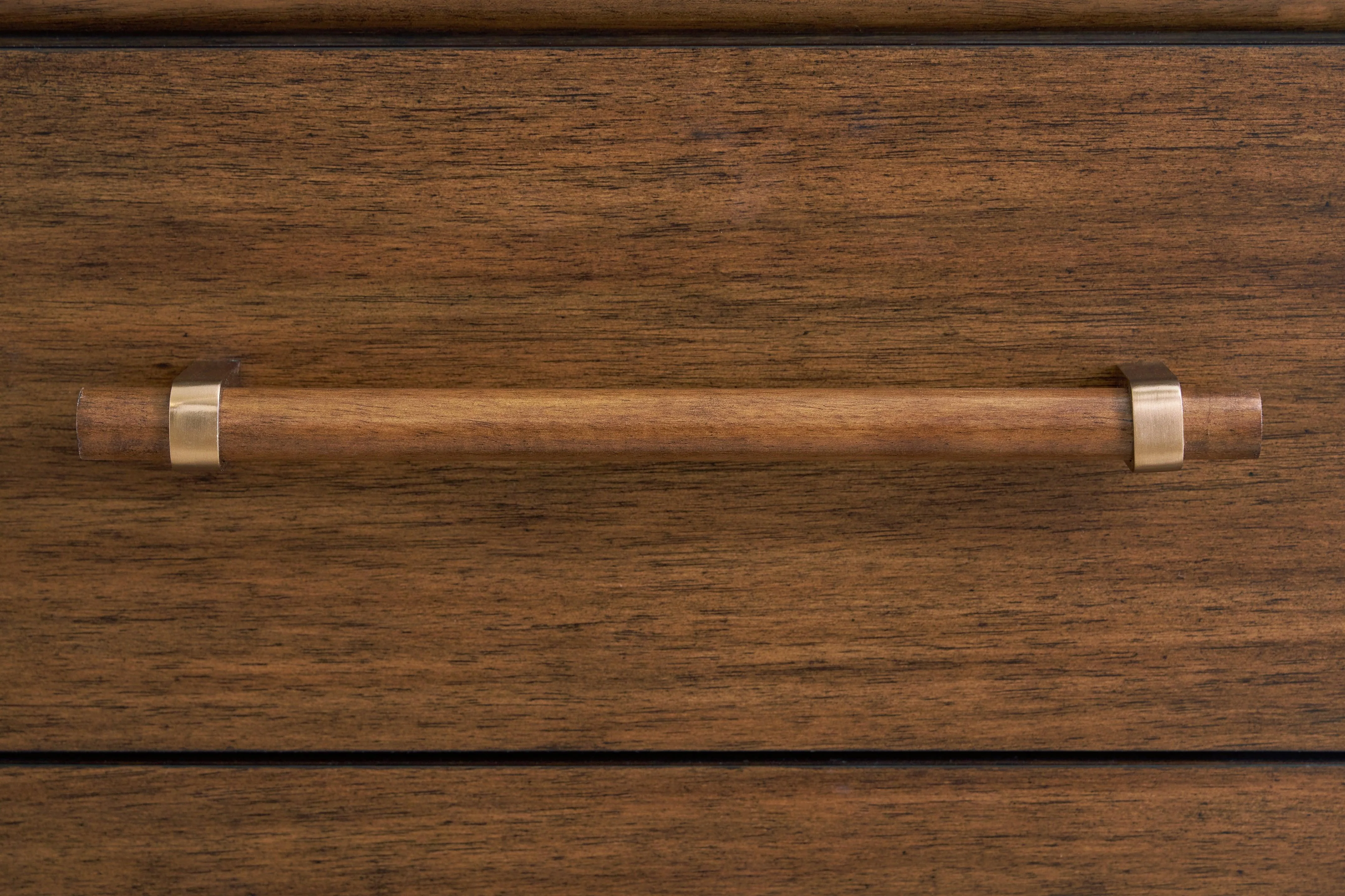 Lyncott Brown Dresser - Image 7