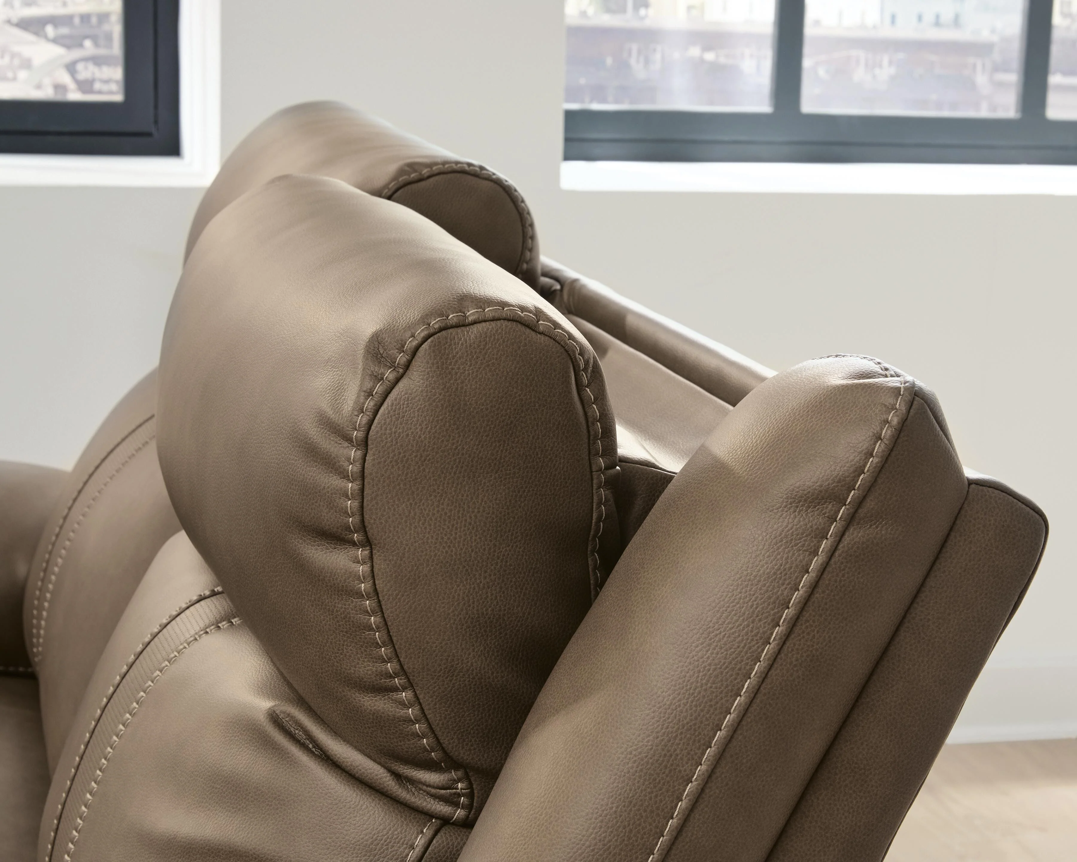 Max-Momentum Biscotti 7-Piece Power Reclining Sectional with Audio Consoles - Image 4