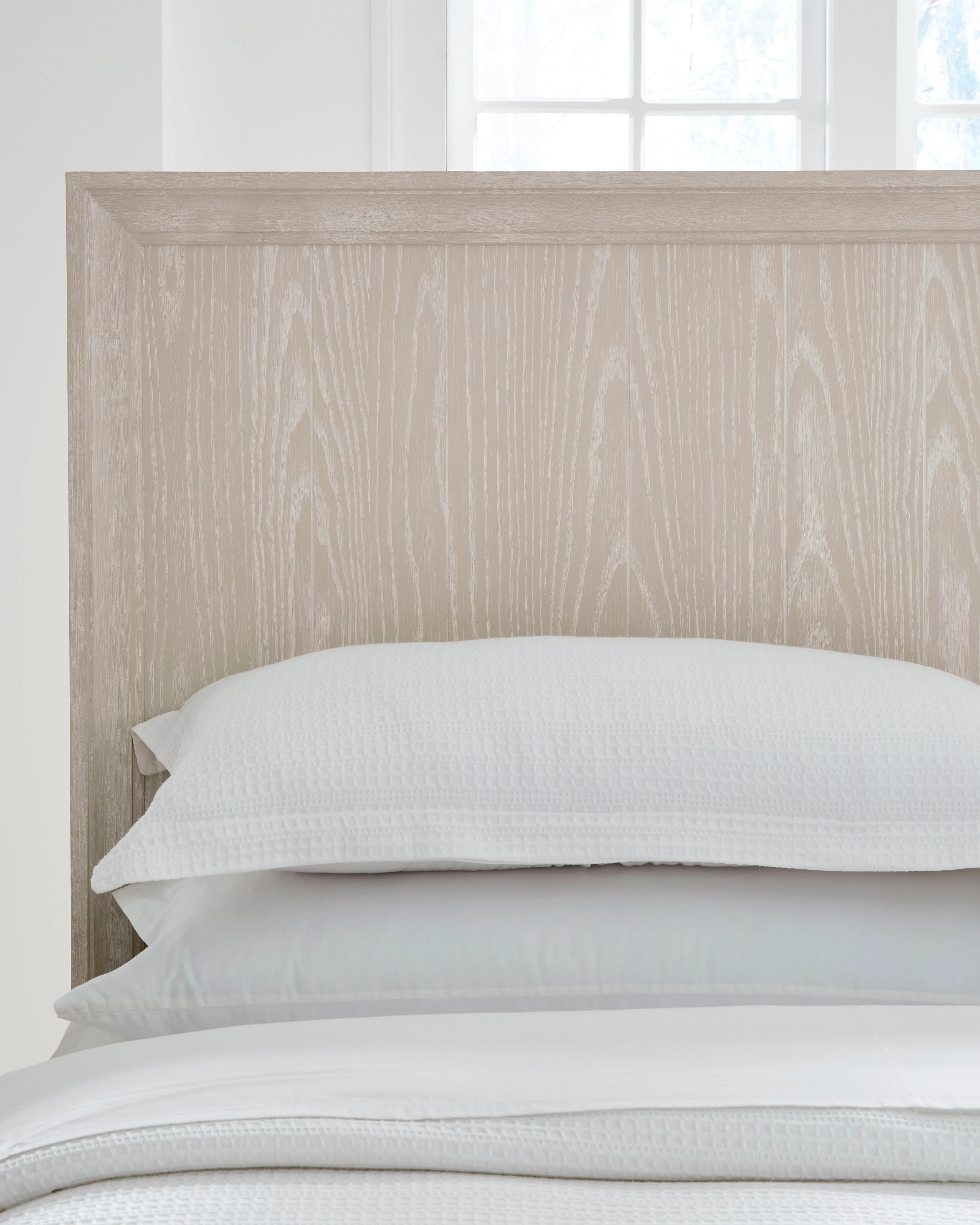 Maxime Two Drawer Footboard Queen Storage Platform Bed In Ash - Image 3