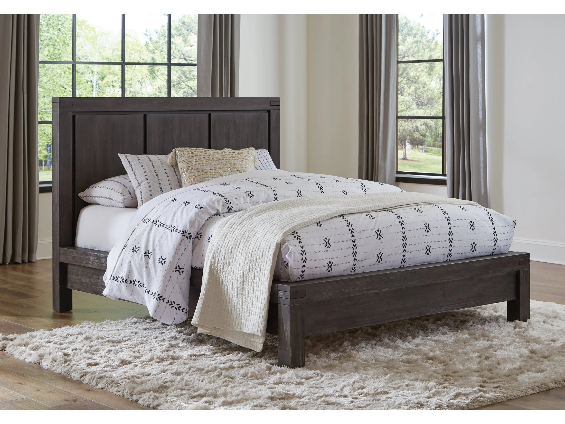 Meadow Solid Wood Eastern King Platform Bed in Graphite
