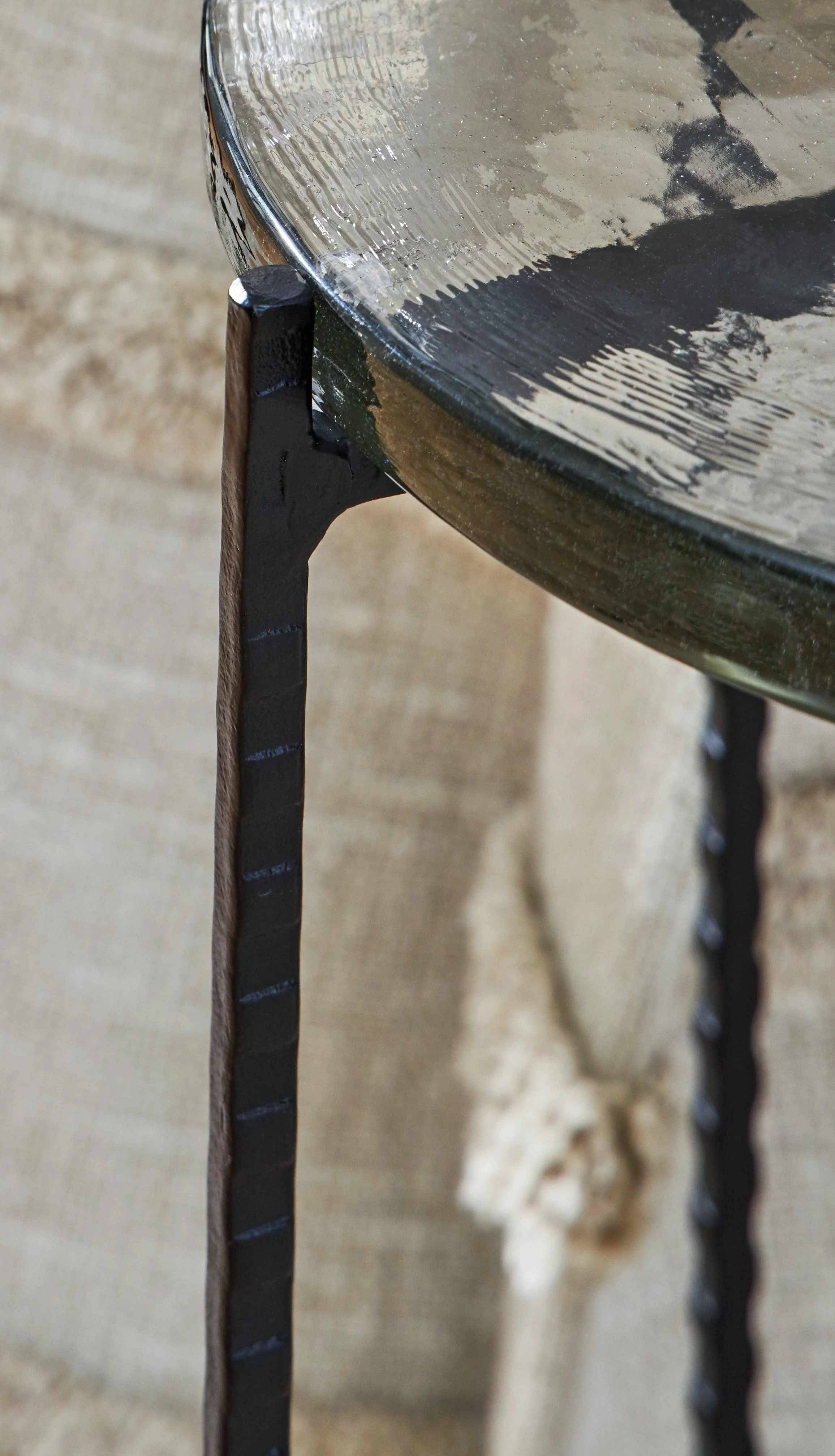 Newgoren Clear/Black Accent Table - Image 4