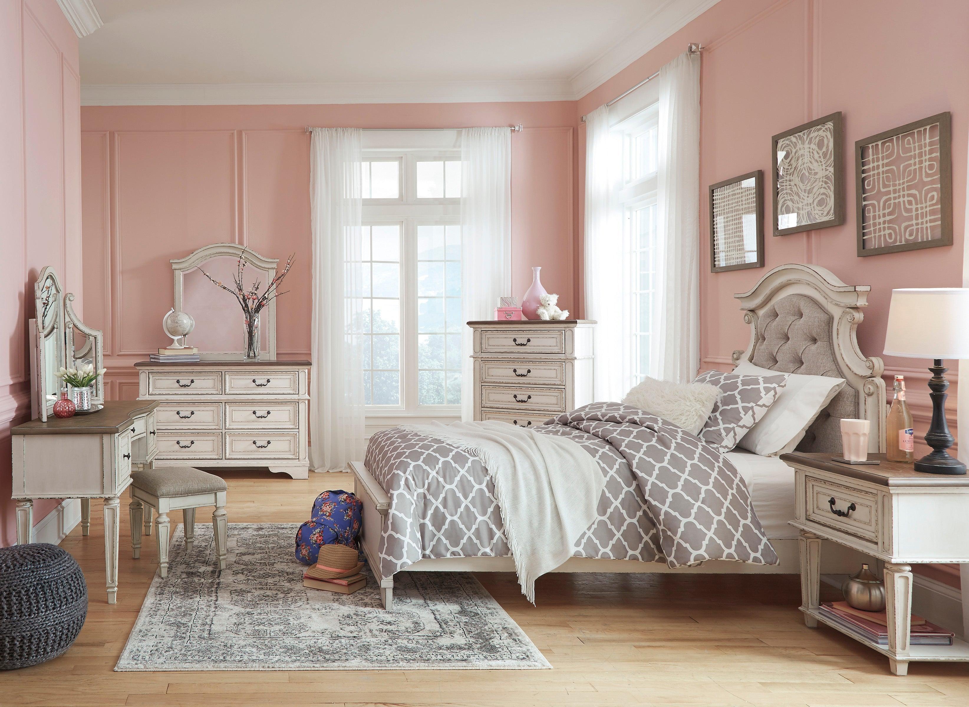 Realyn Chipped White Upholstered Panel Youth Bedroom Set - Image 3