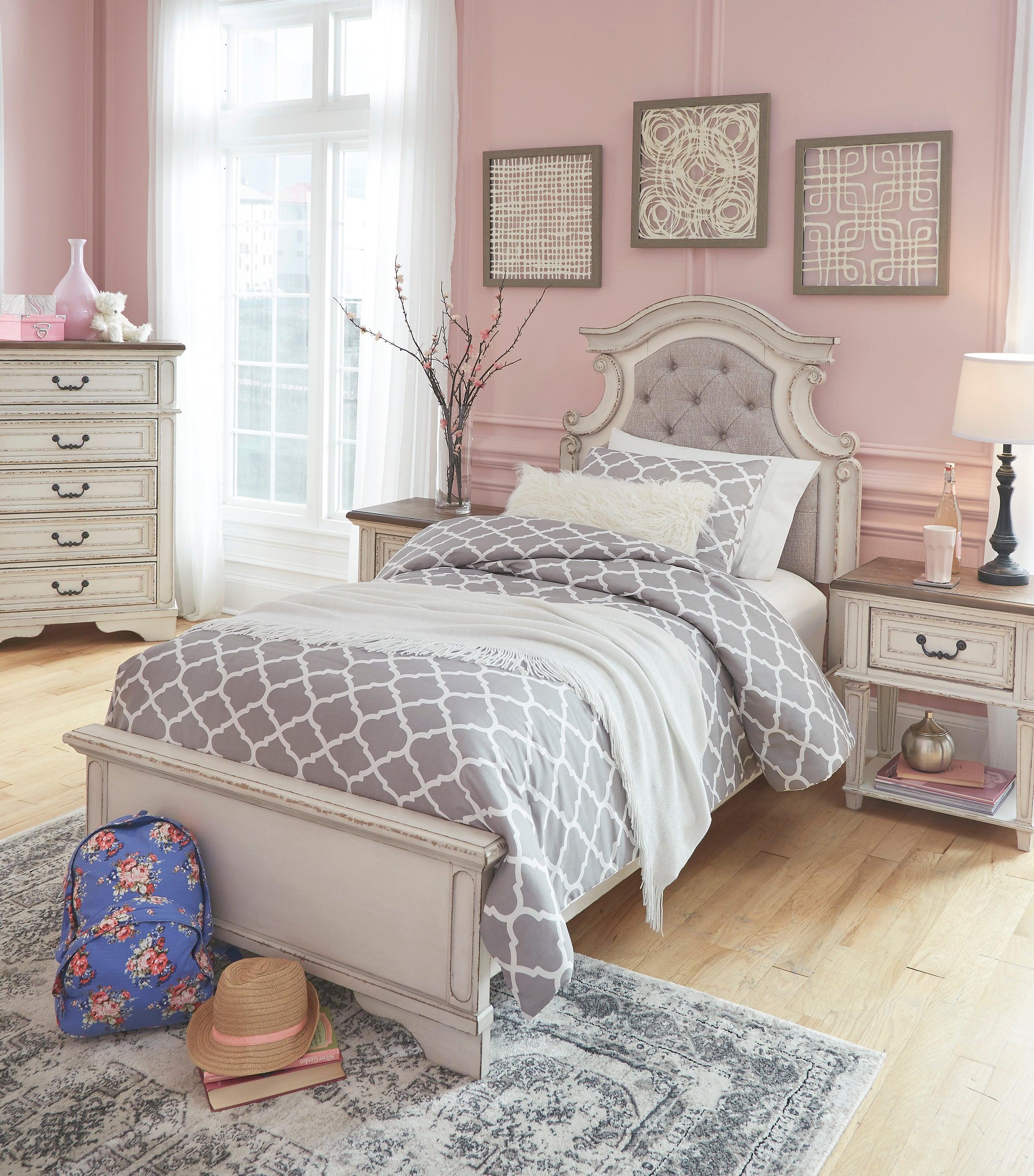 Realyn Chipped White Upholstered Panel Youth Bedroom Set - Image 6