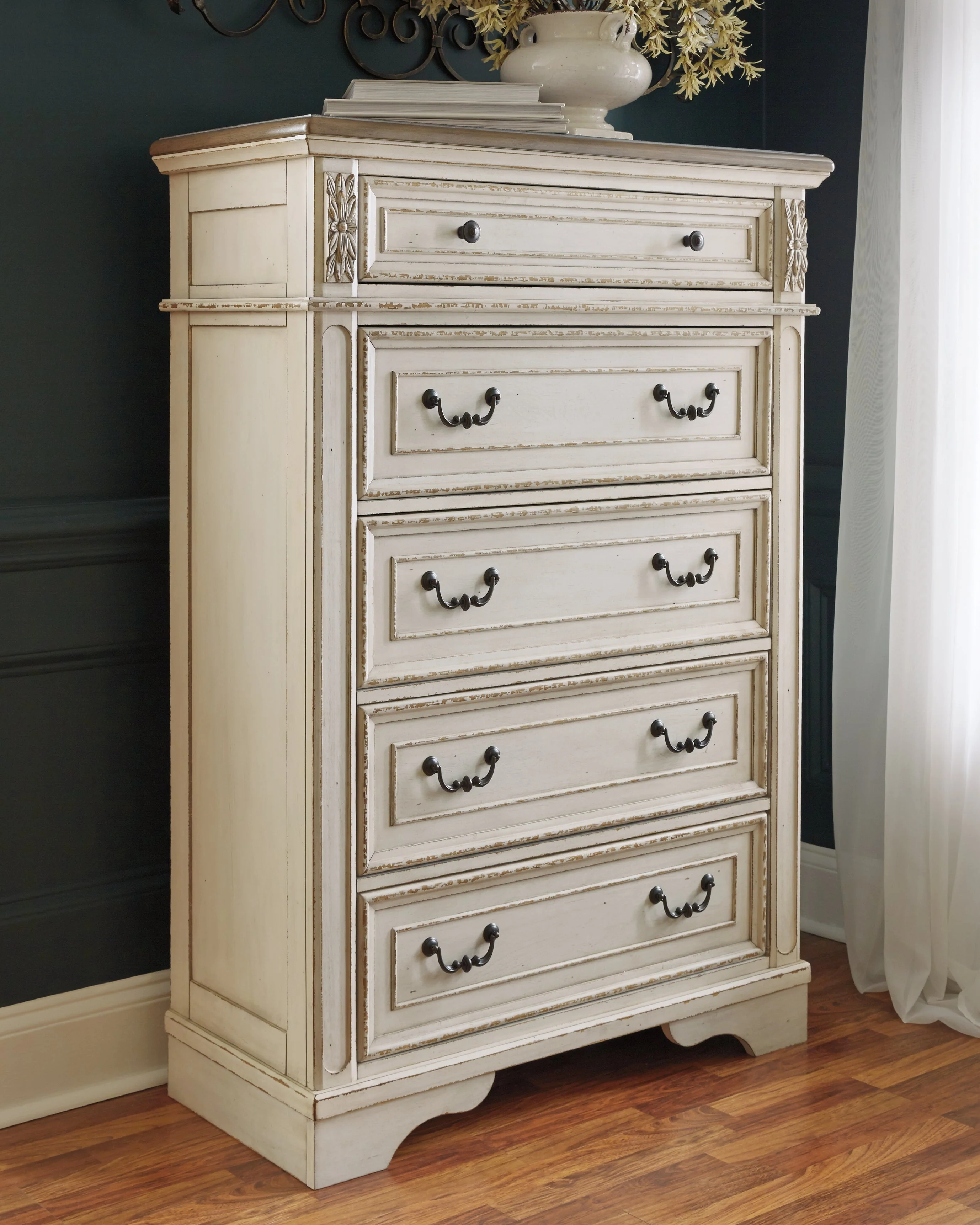 Realyn Chipped White Upholstered Storage Platform Bedroom Set with Footboard Bench - Image 43