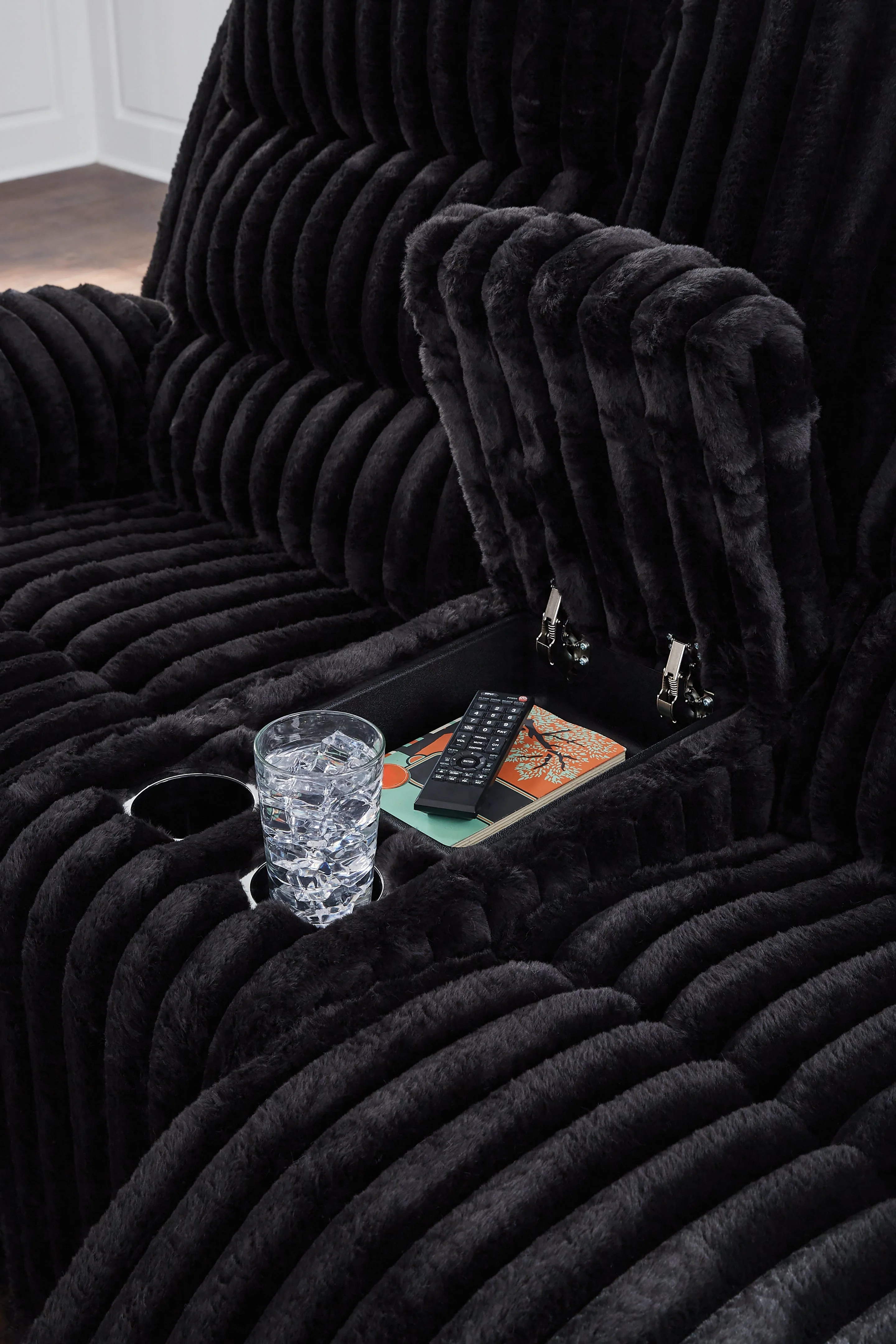 Rhine Falls Onyx Manual Reclining Loveseat with Console - Image 5