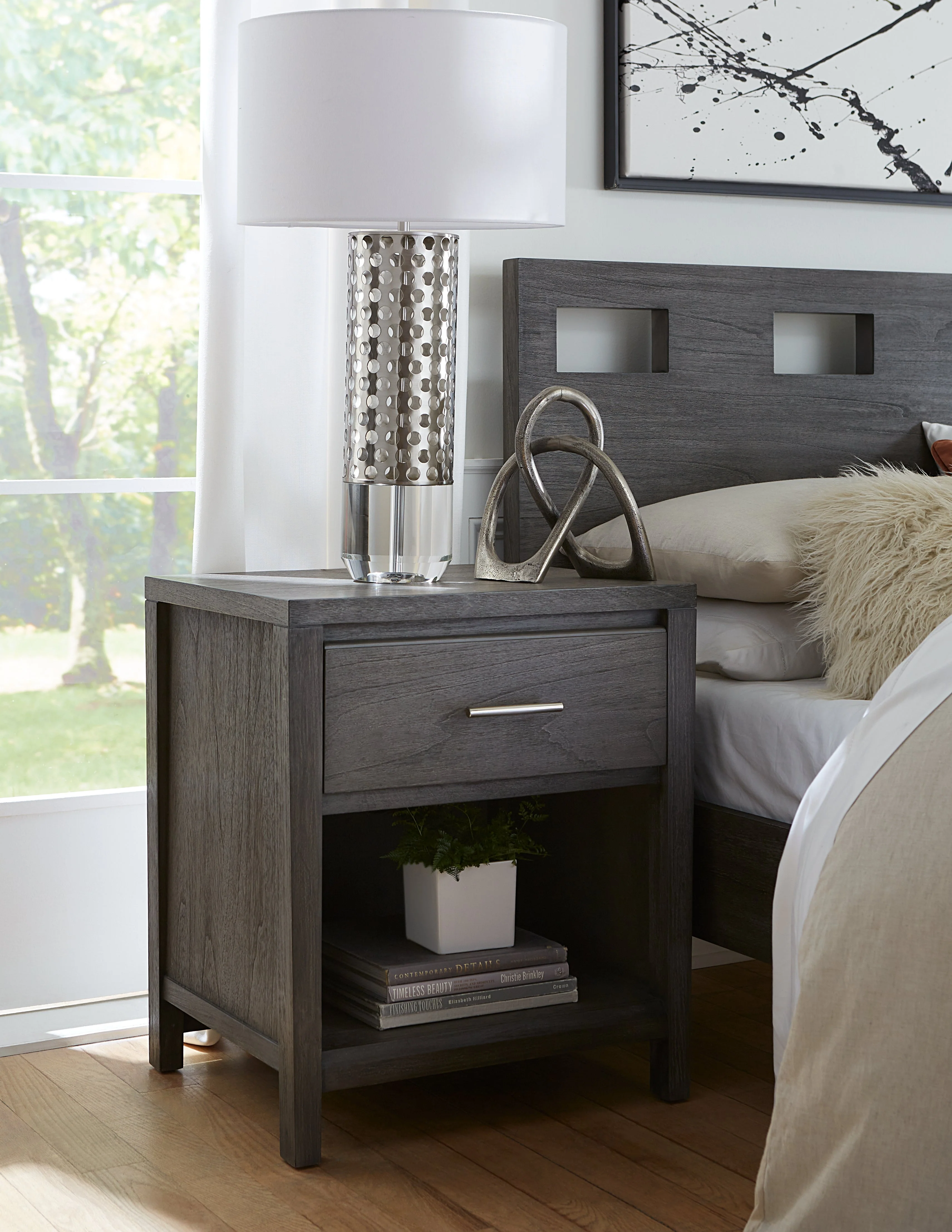 Riva Wood Eastern King Bed in Sharkskin - Image 4