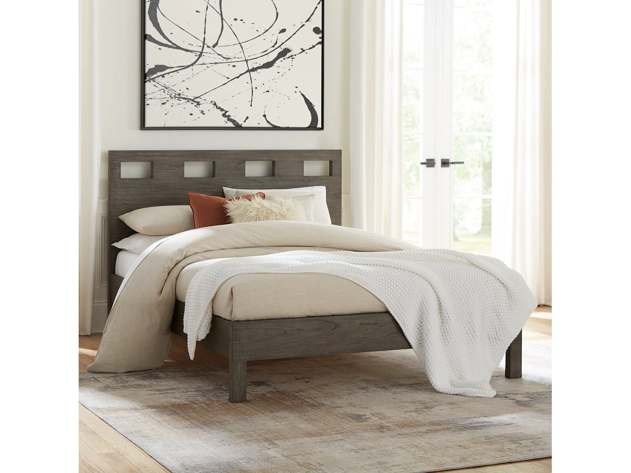 Riva Wood Queen Bed in Sharkskin