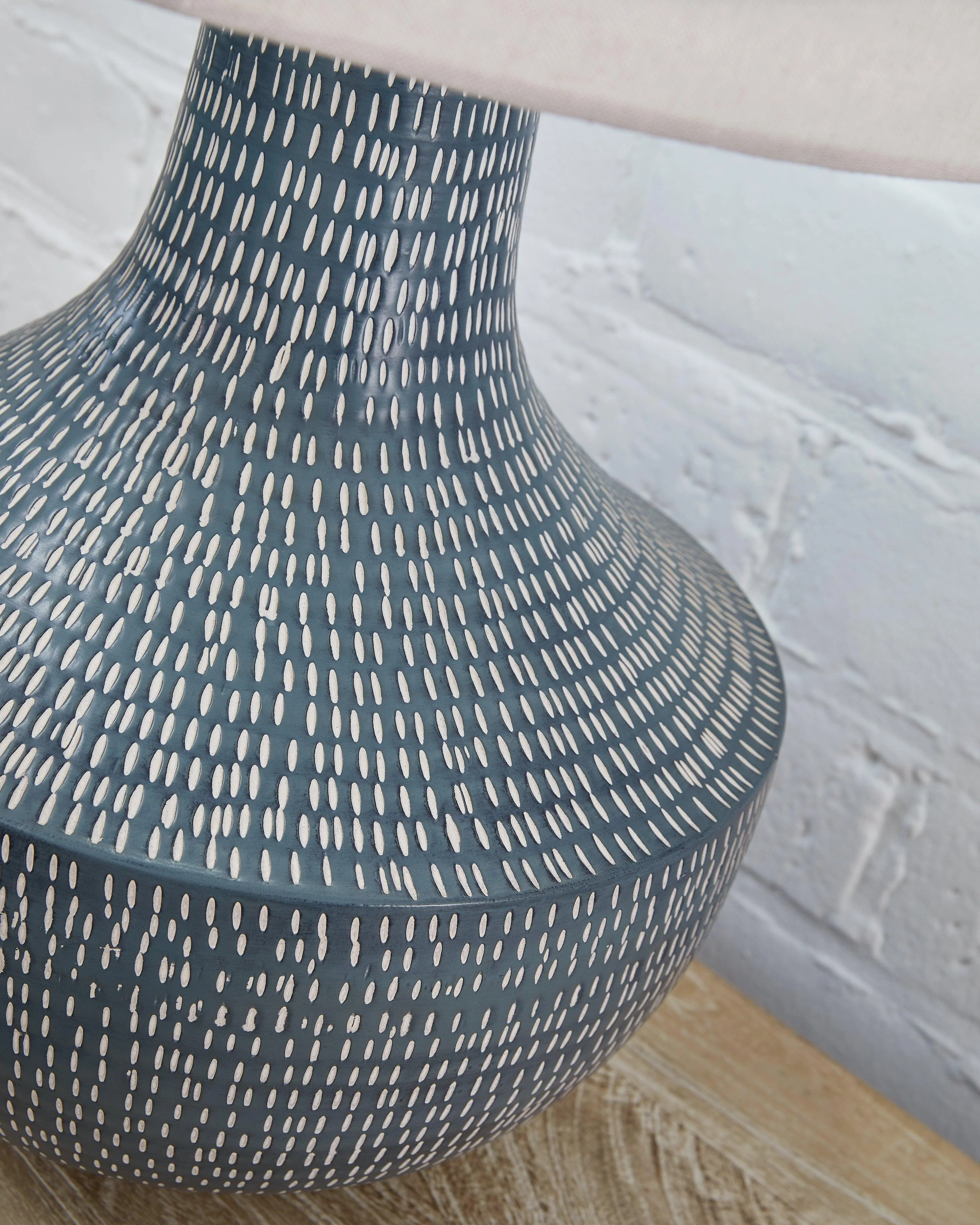 Schylarmont Antique Gray/White Table Lamp - Image 3