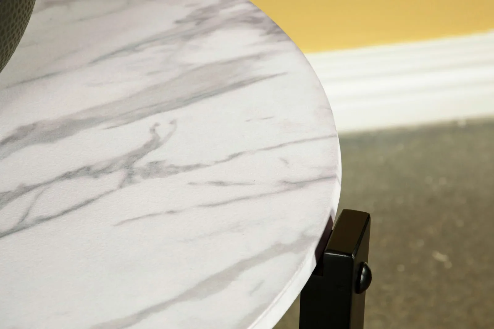 Tandi White Marble/Black Round End Table Faux - Image 5