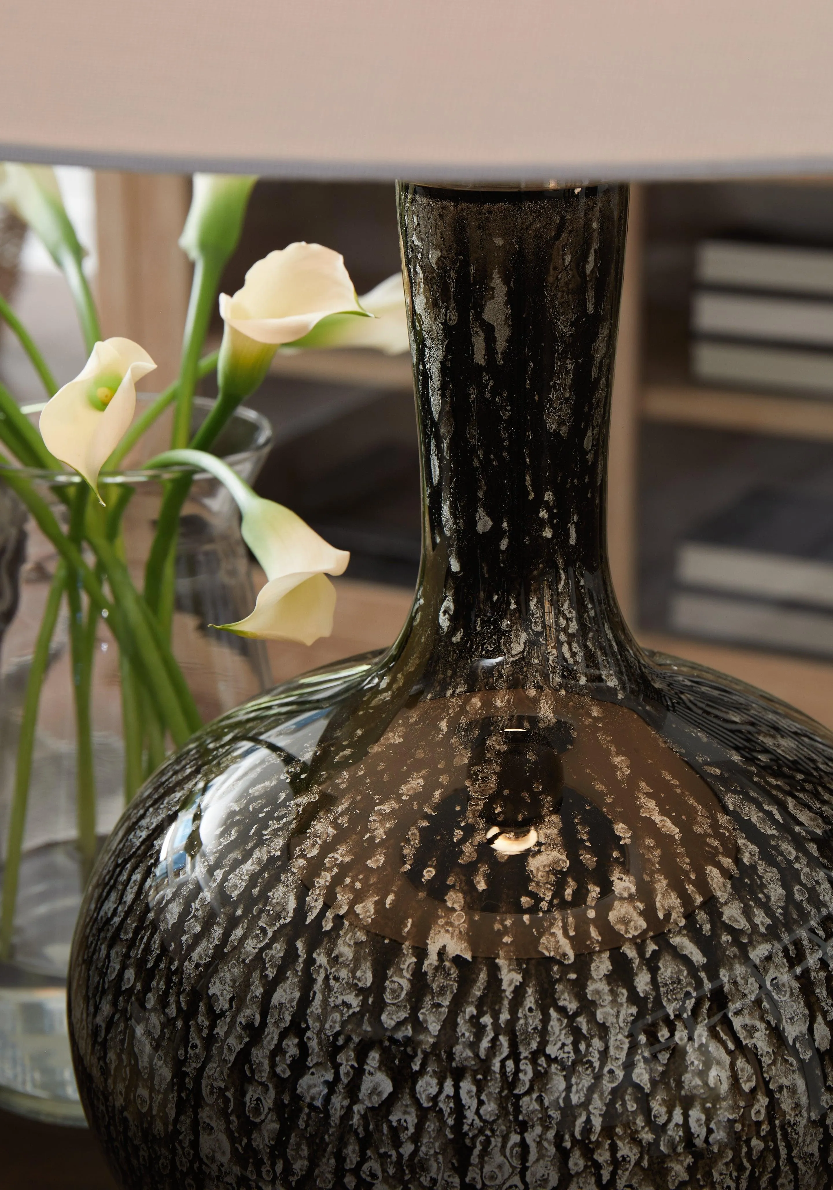 Tenslow Antique Black Table Lamp - Image 3
