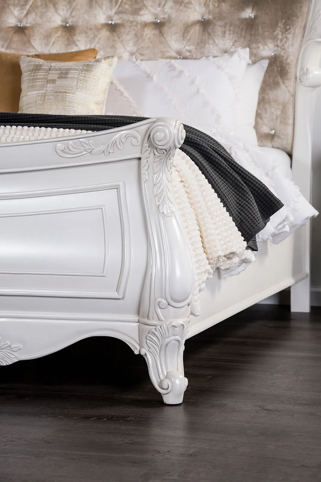 Valentini White/Tan King Bed - Image 3