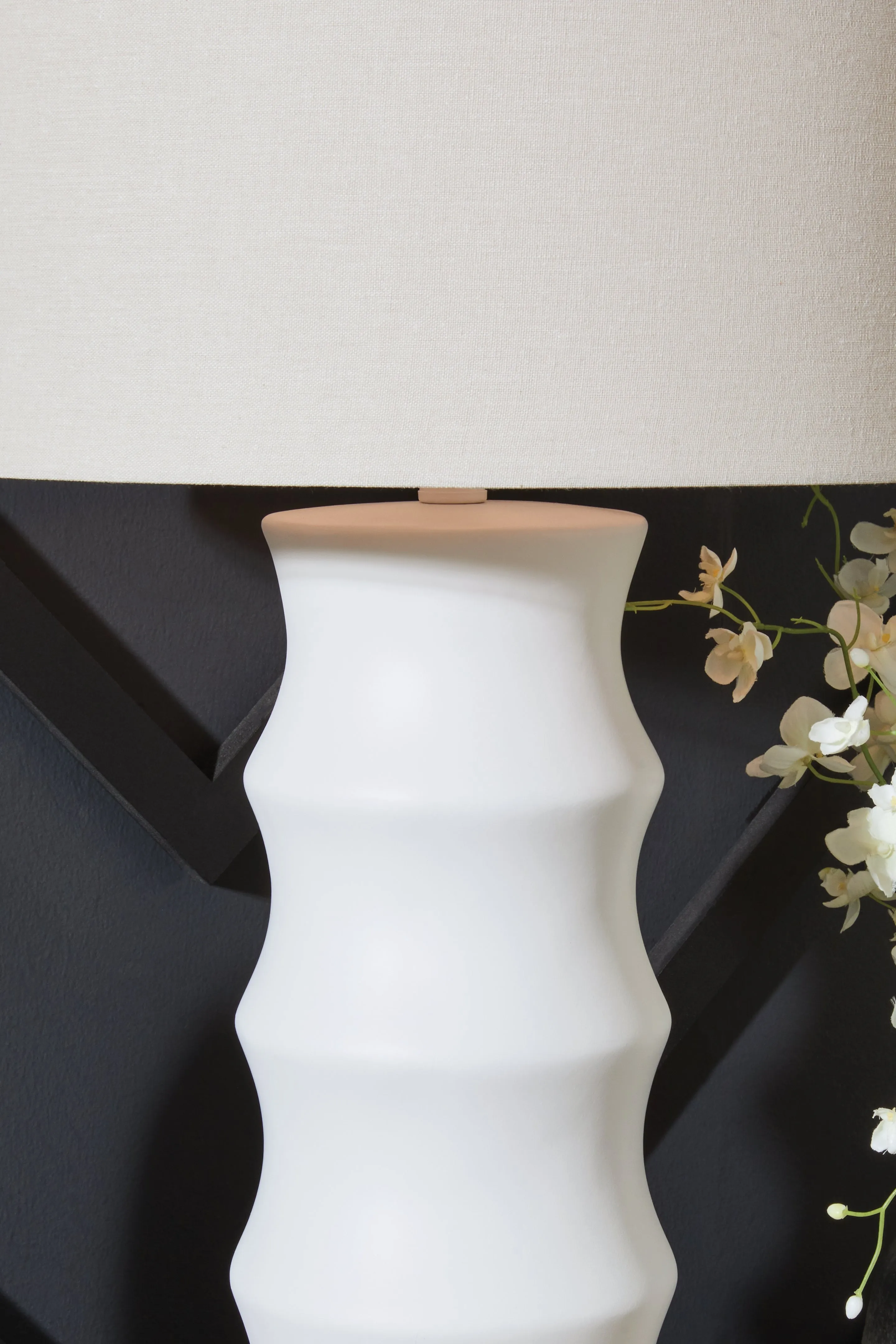 Veraleigh White Table Lamp - Image 3