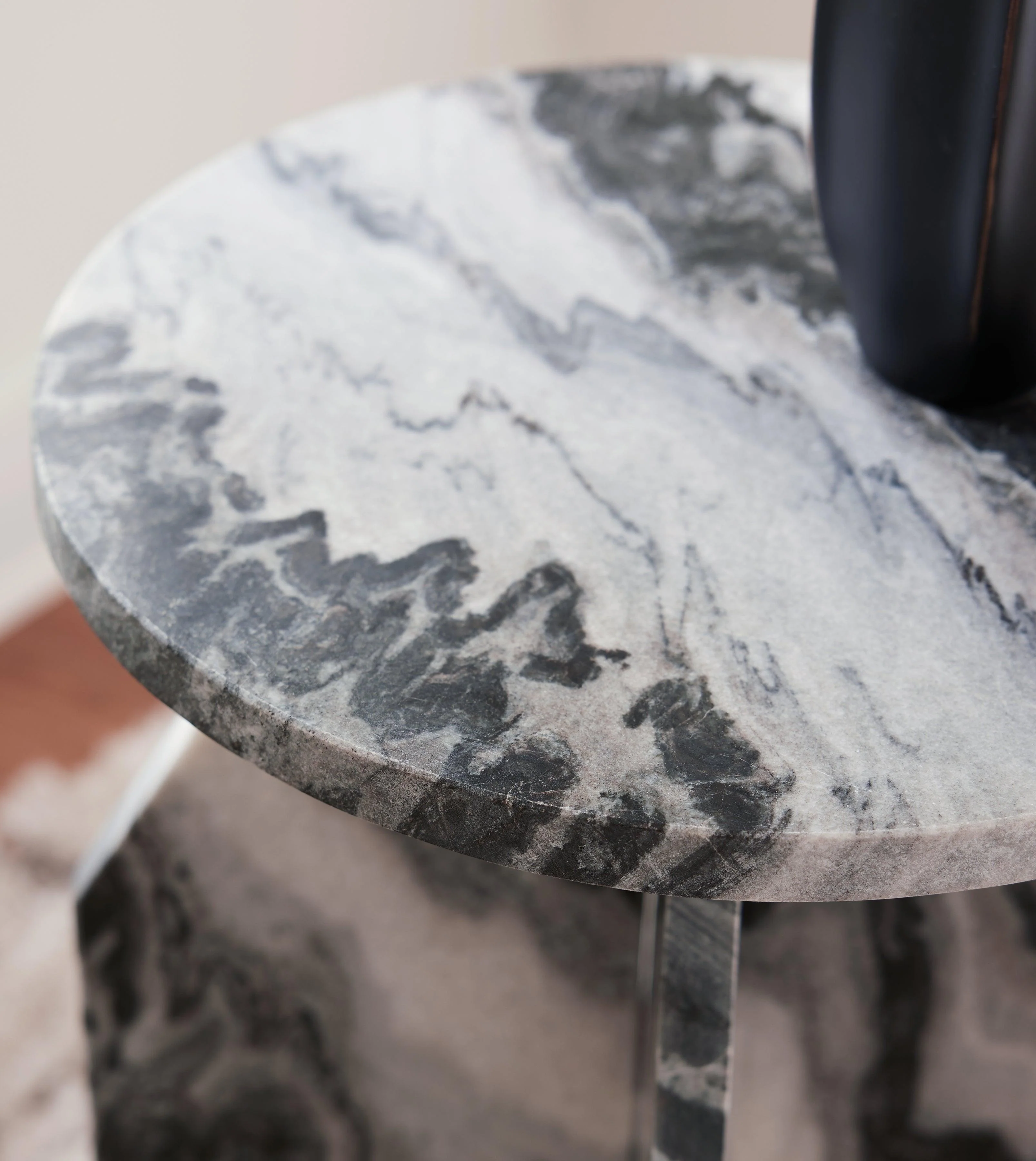 Wrenlane White/Black Accent Table - Image 4